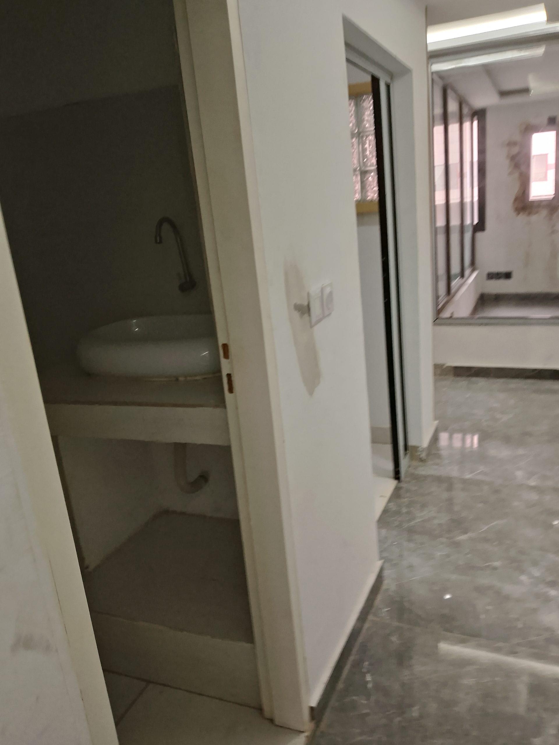 Vente Grand bureau disponible au Plateau