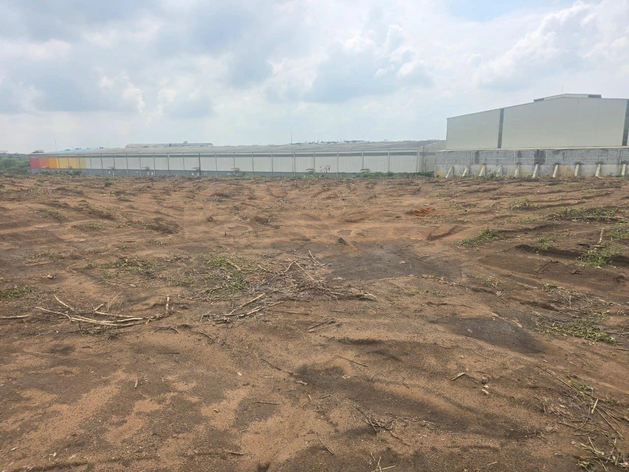 Yopougon sur autoroute pk26 vente terrain 2ha2000m2 (ACD)