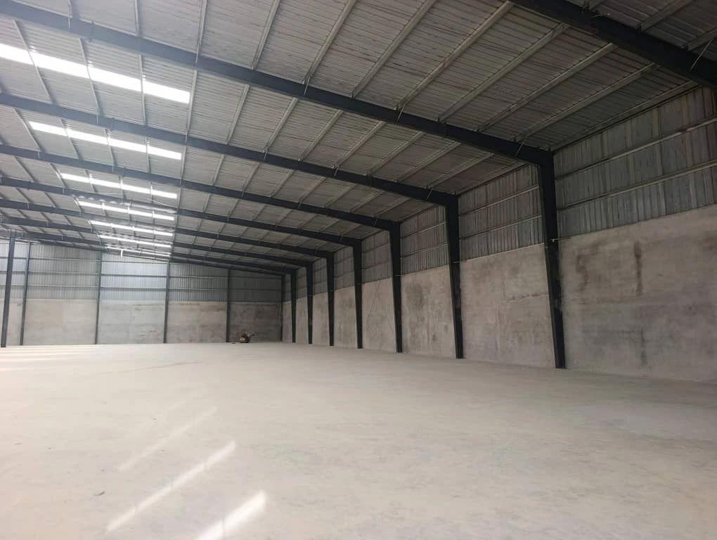 Yopougon sur autoroute pk26 location entrepôt 10 000 m2