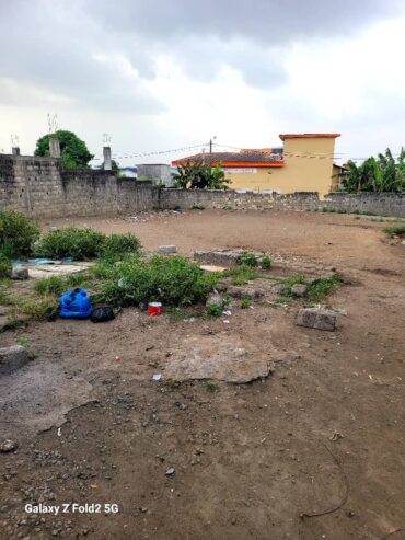 Terrain de 600M2 EN vente à Cocody Riviera 3 triangle avec ACD