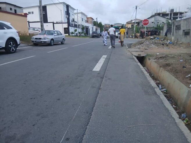 Terrain de 600M2 EN vente à Cocody Riviera 3 triangle avec ACD