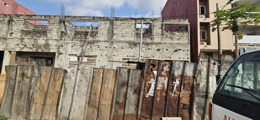 Un terrain commercial de 1088m2 à vendre situé sur le Boulevard Mitterant
