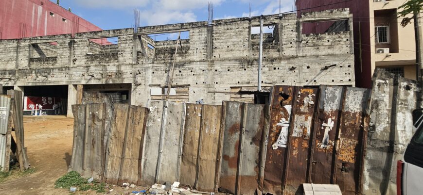 Un terrain commercial de 1088m2 à vendre situé sur le Boulevard Mitterant