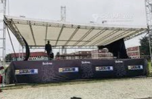 Location de stand-garden-pduim-ecran-chaises