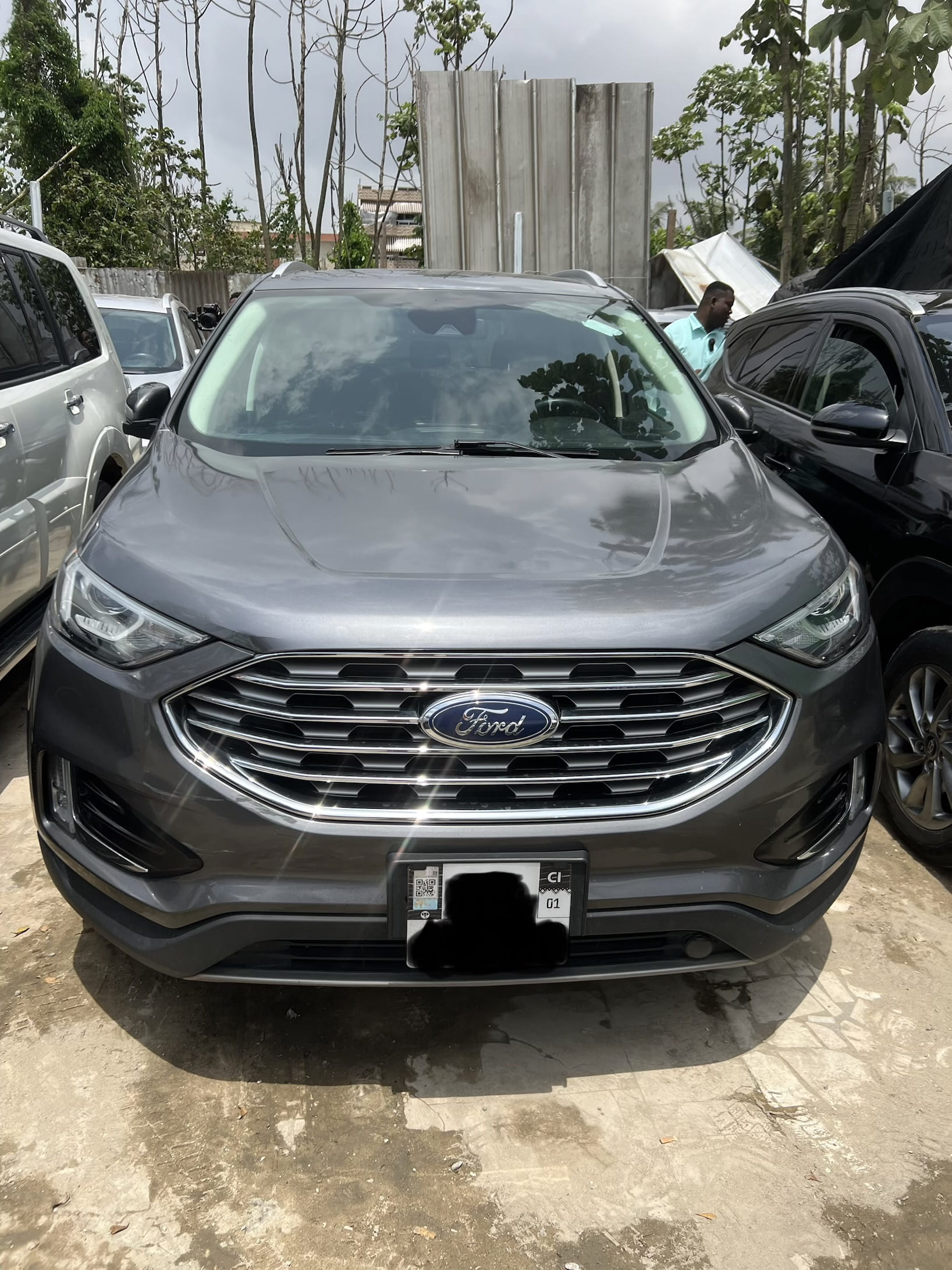 Ford Edge SE AWD – Gris métallisé