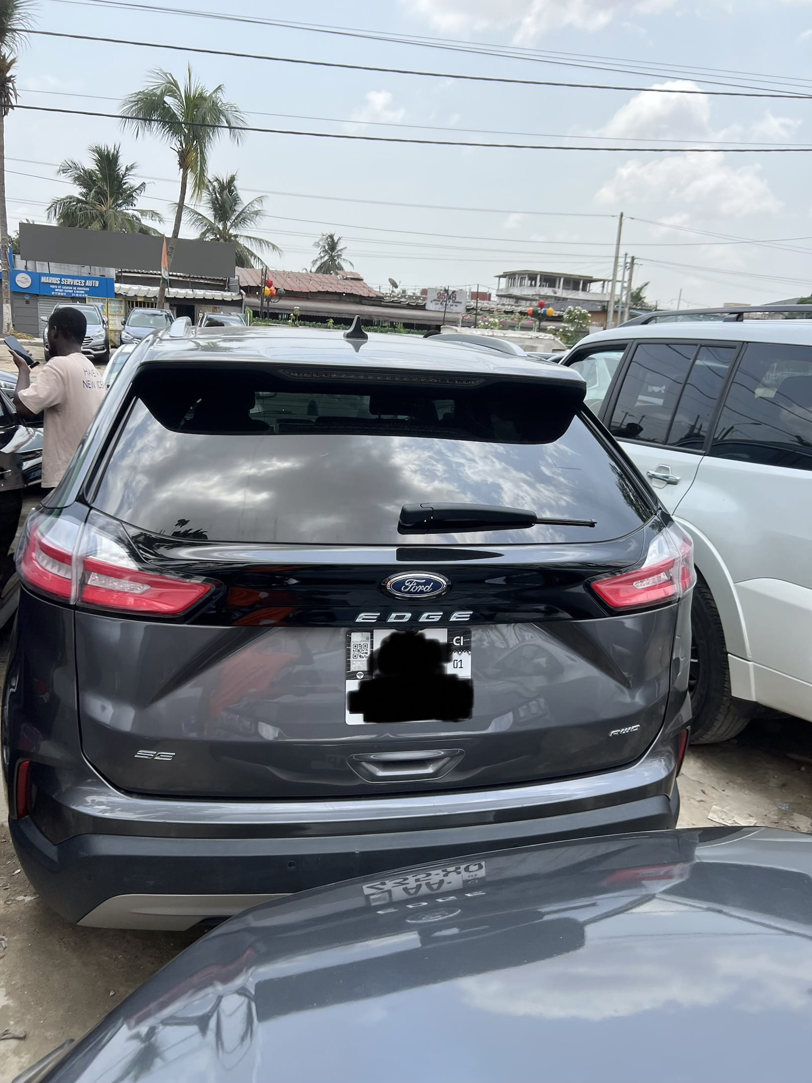 Ford Edge SE AWD – Gris métallisé