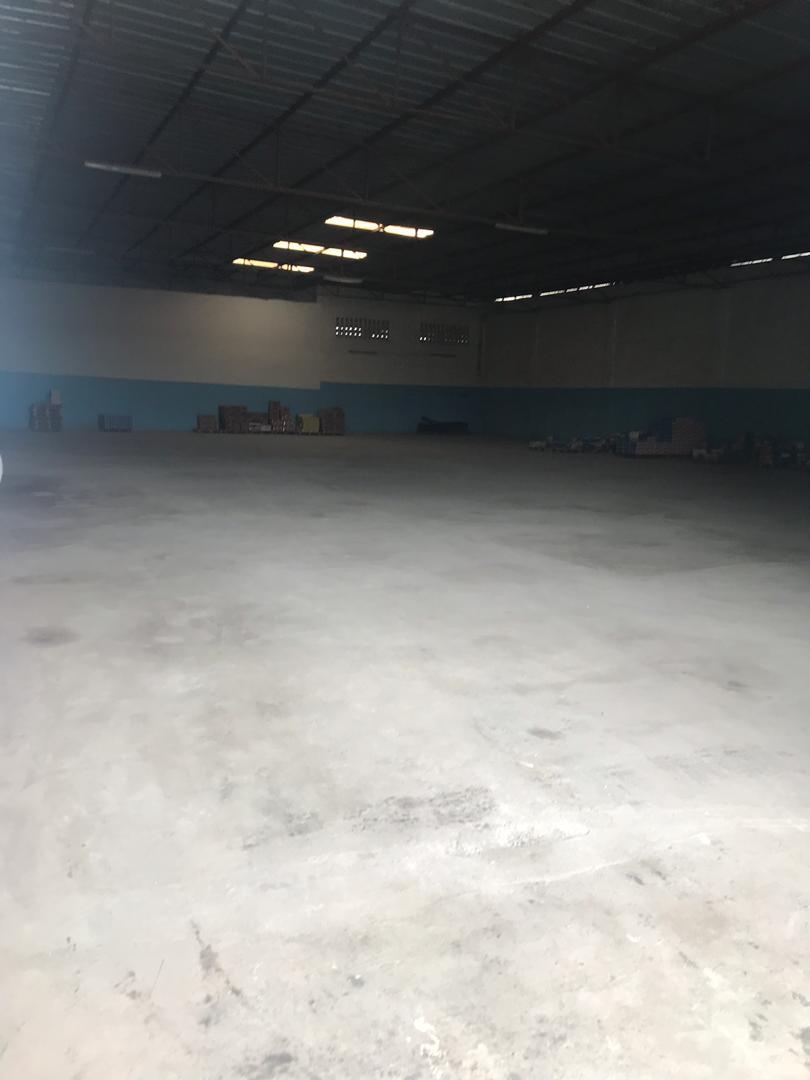 Location d’un Entrepôt a l’ancienne zone industrielle de Yopougon