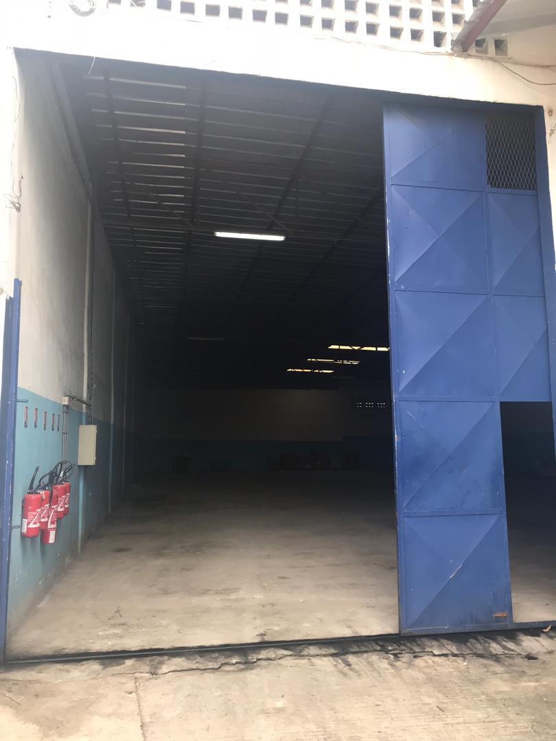 Location d’un Entrepôt a l’ancienne zone industrielle de Yopougon