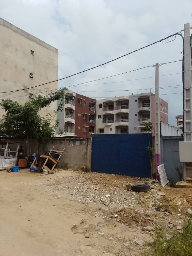 Avis aux investisseurs ( Terrain clôturé en Bail a Faya)