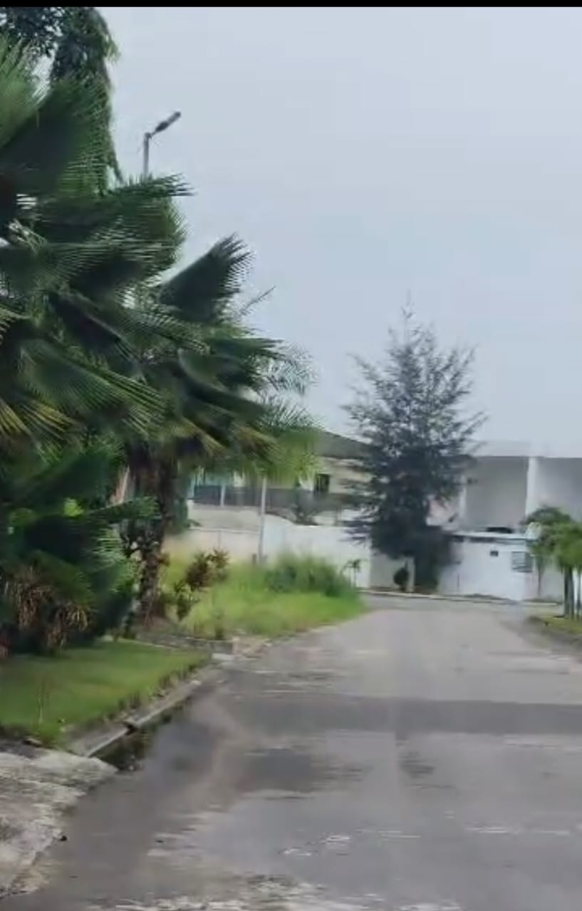 Terrain pied dans l’eau a la Riviera Golf Beach