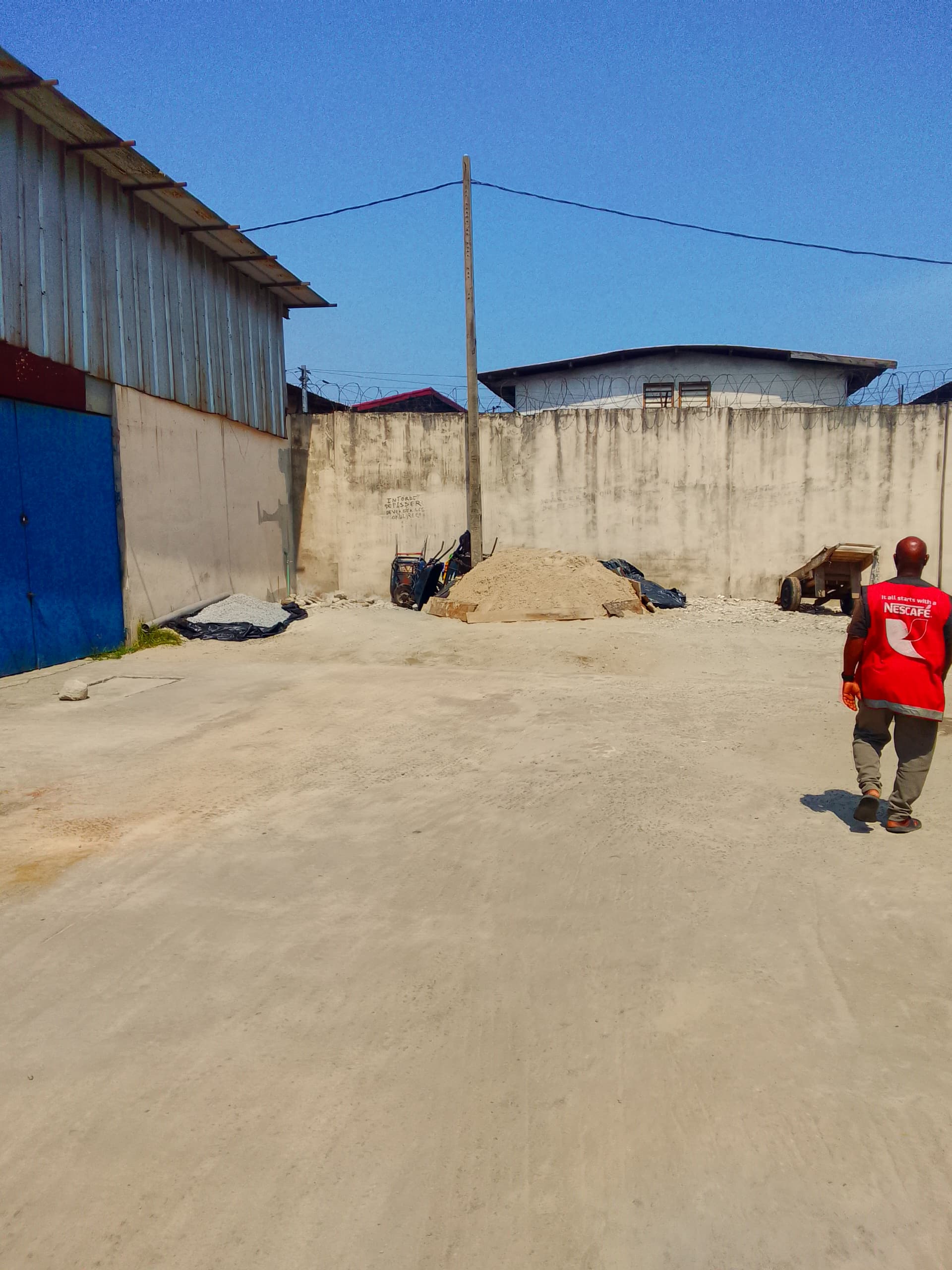 Location d’un Entrepôt a Yopougon keneya