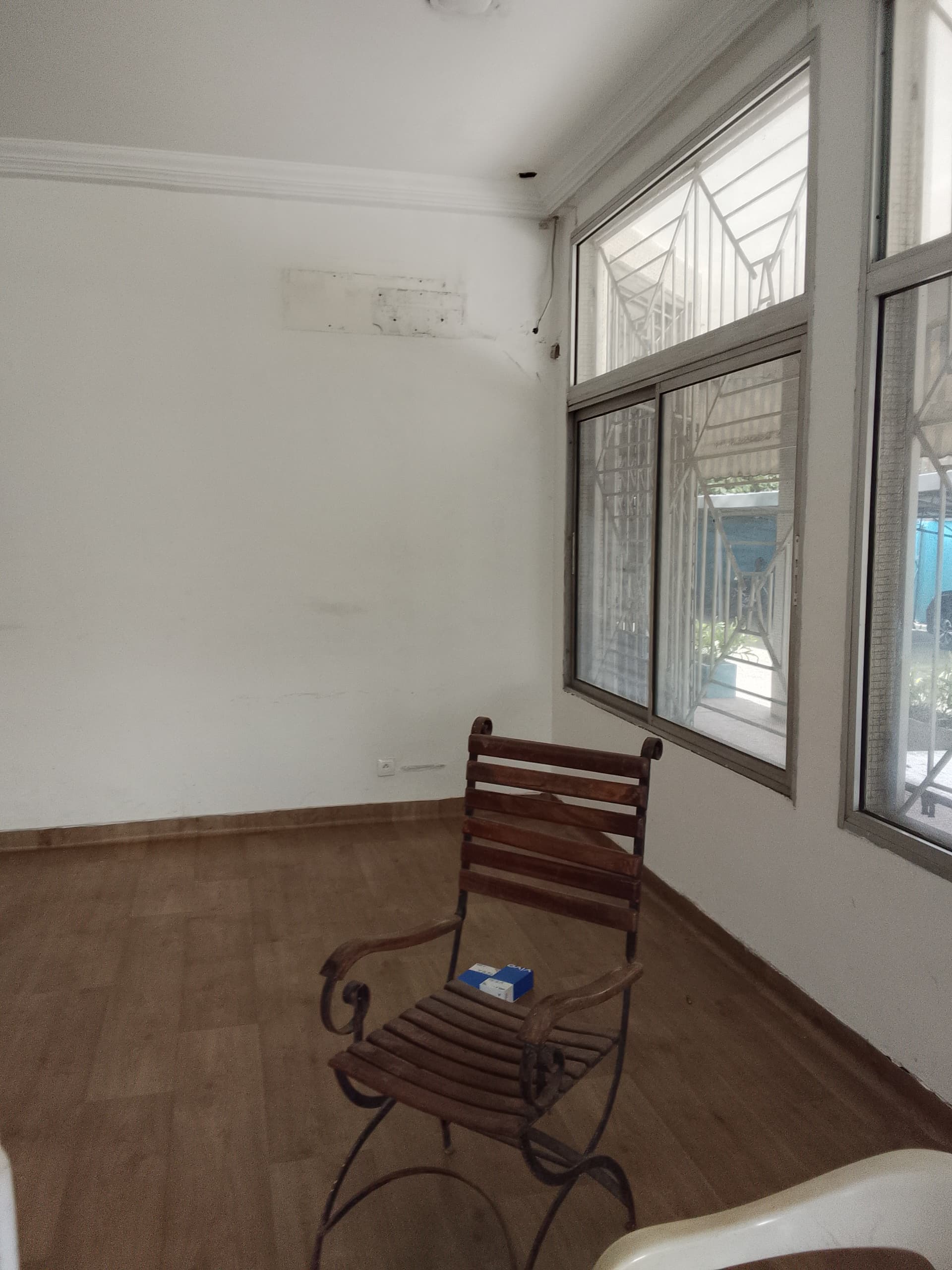 Magasins en location sur la rue des jardins au Vallon