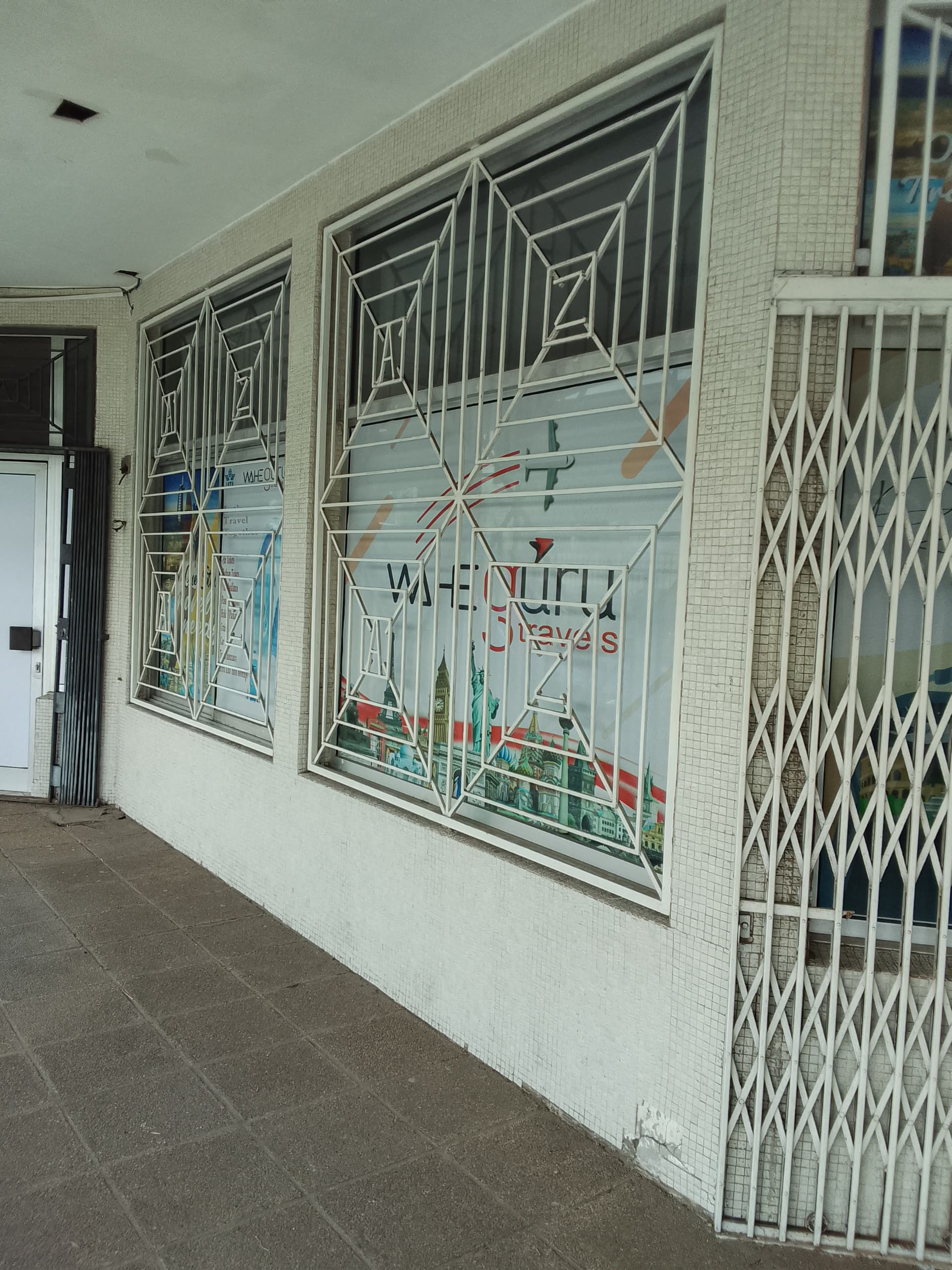 Magasins en location sur la rue des jardins au Vallon