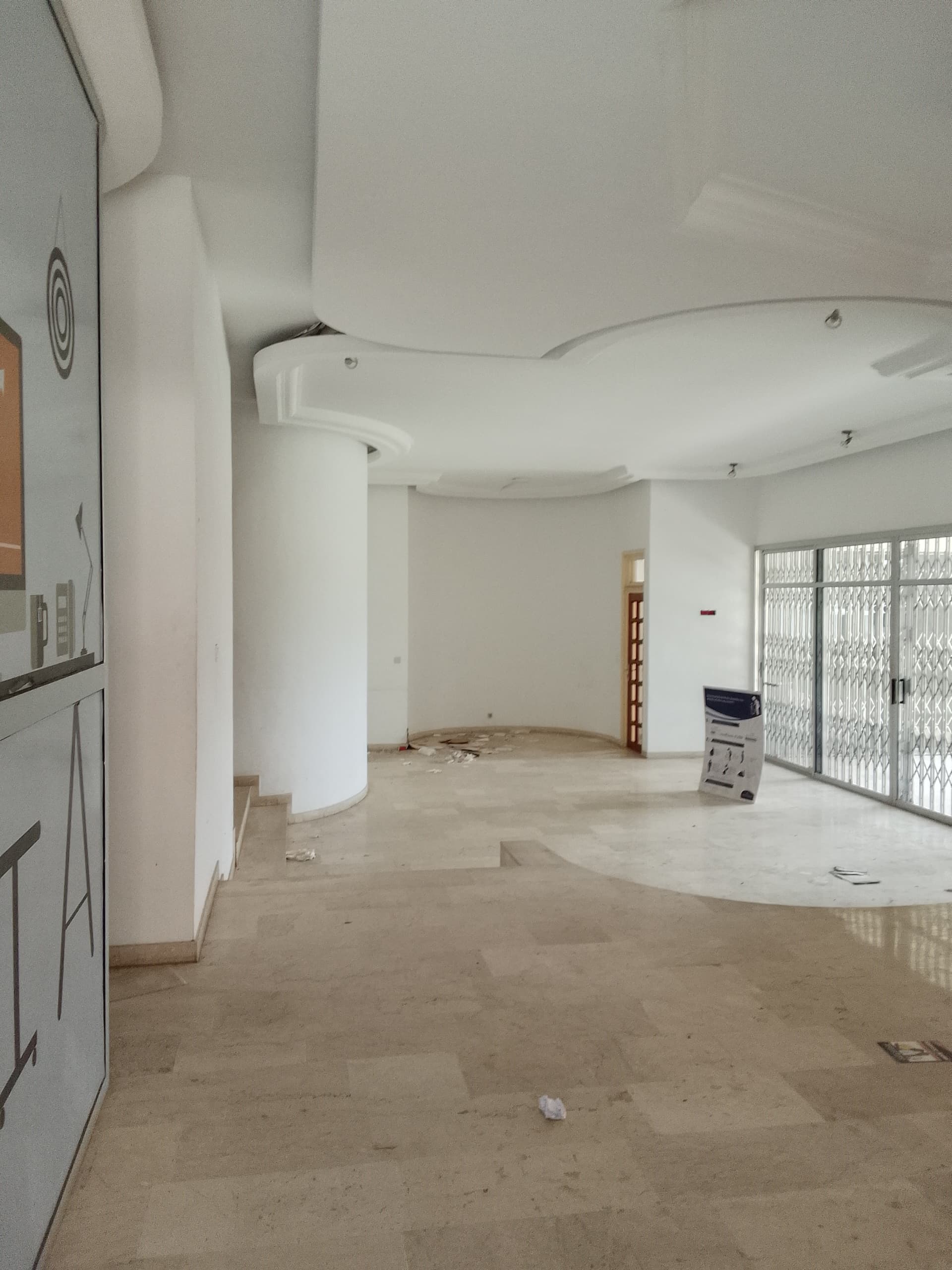 A louer une villa duplex a usage professionnel au Vallon