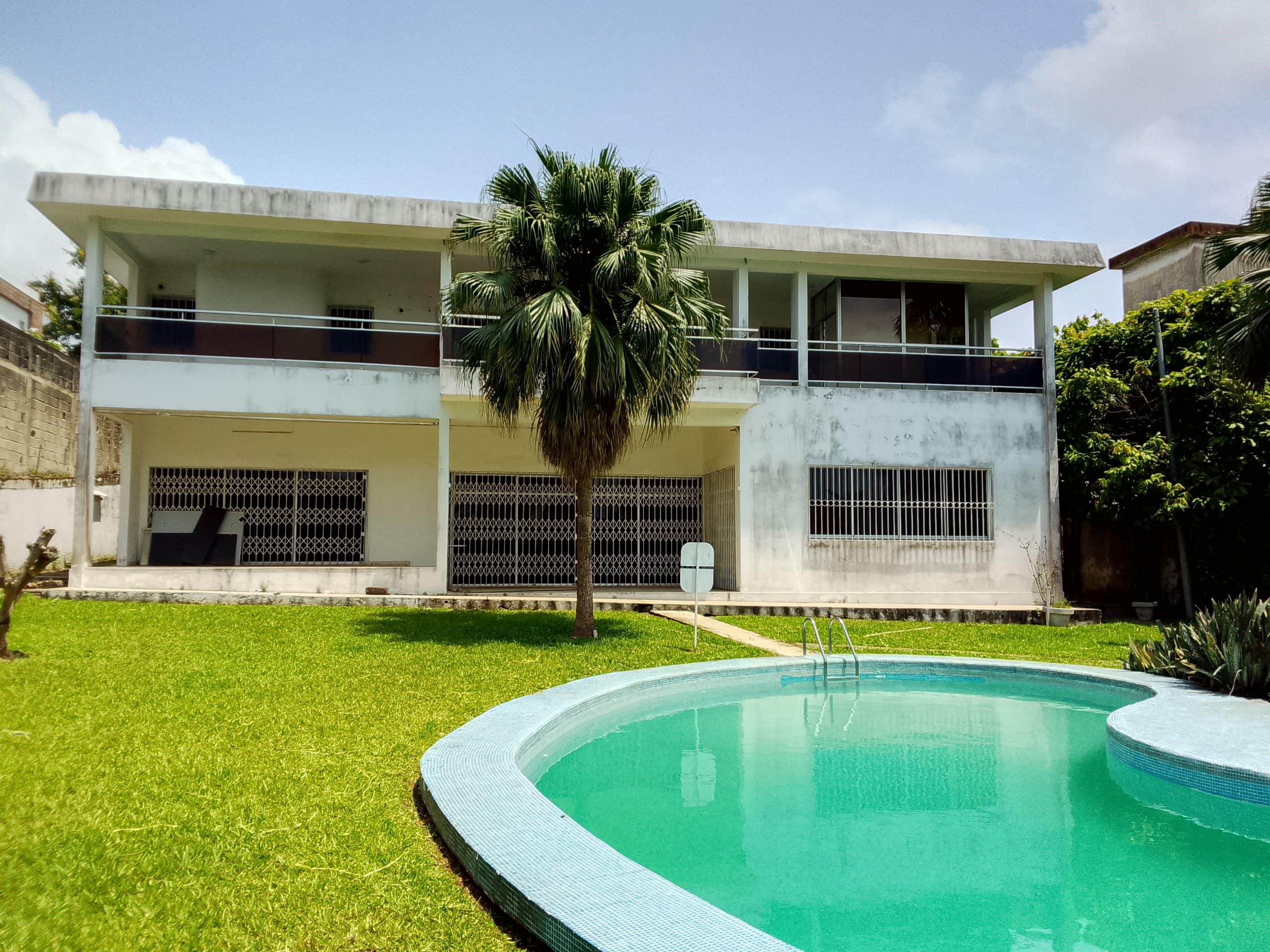 A louer une villa duplex a usage professionnel au Vallon