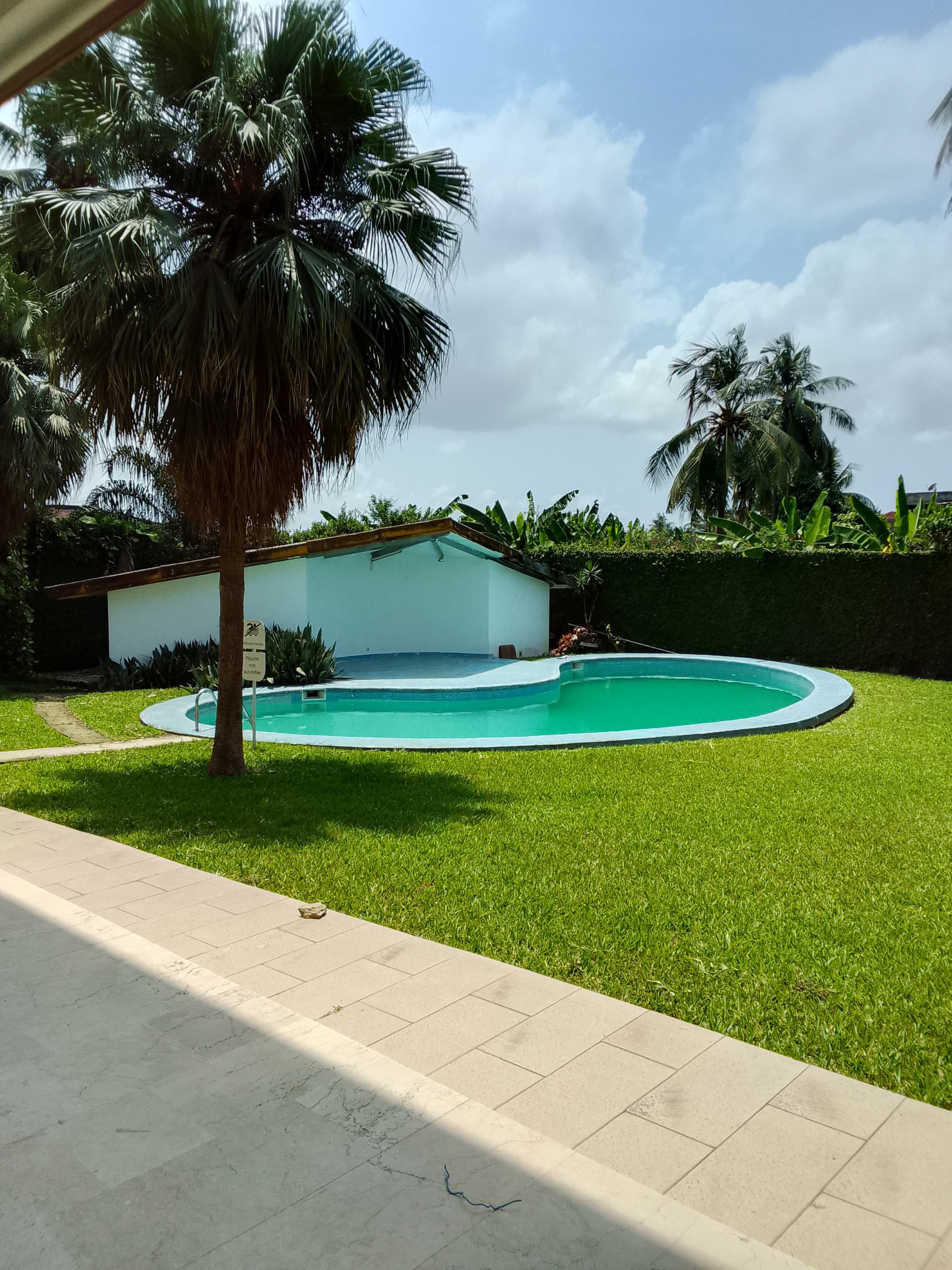 A louer une villa duplex a usage professionnel au Vallon