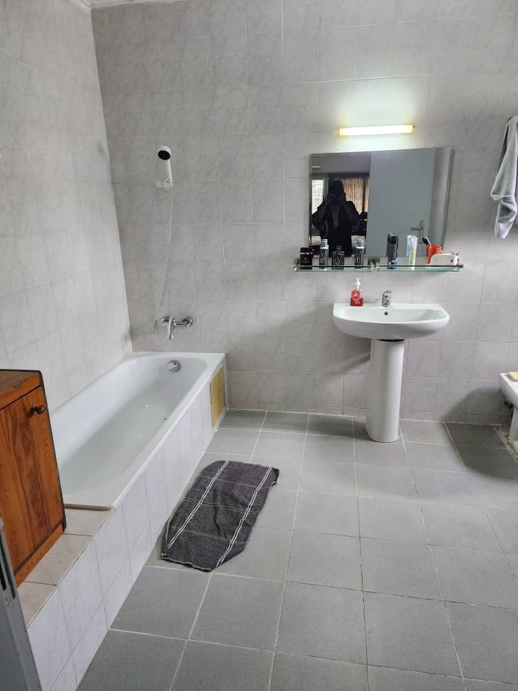 Cause départ vend une villa duplex a Faya cité