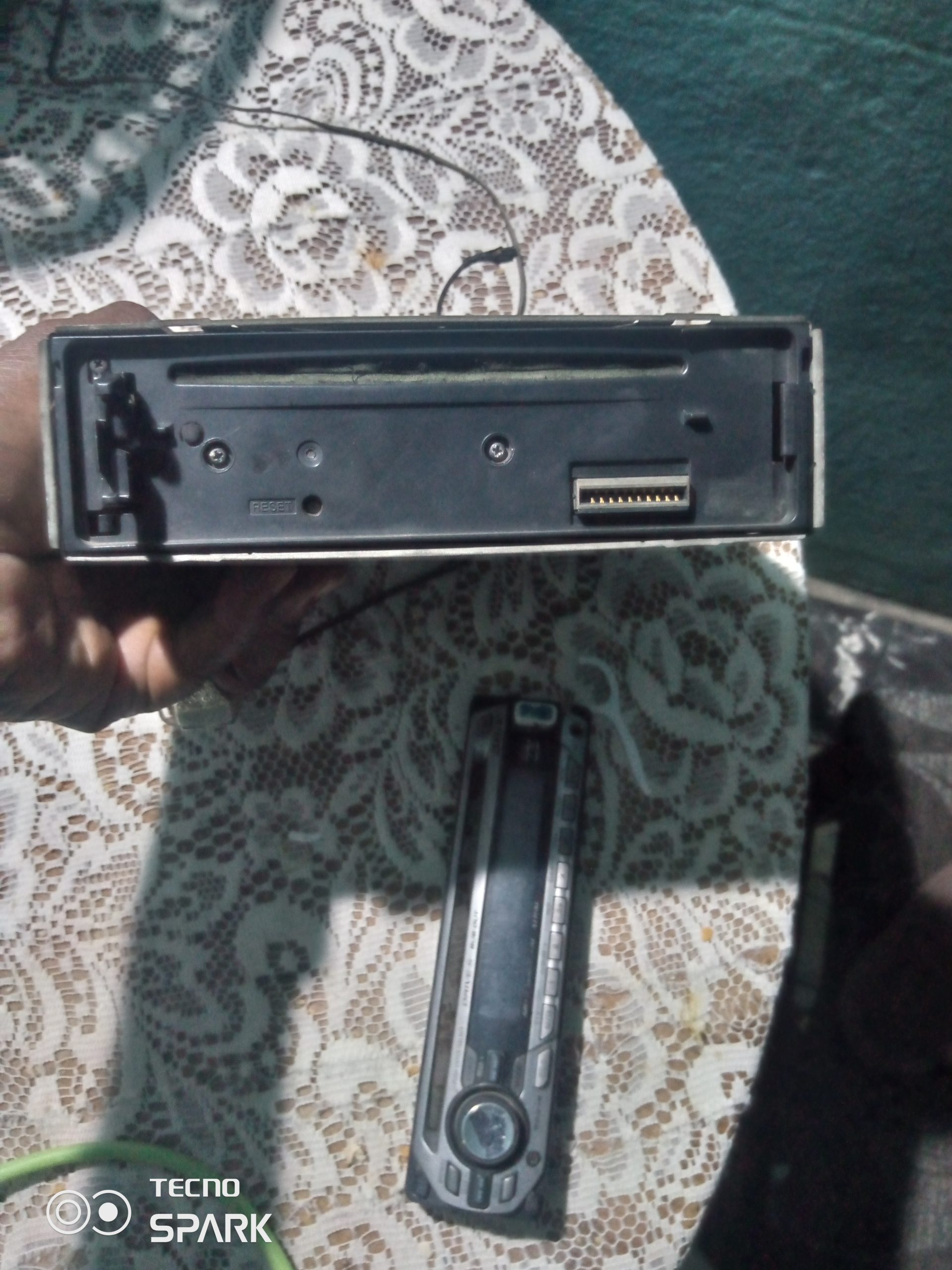 Post auto radio soni