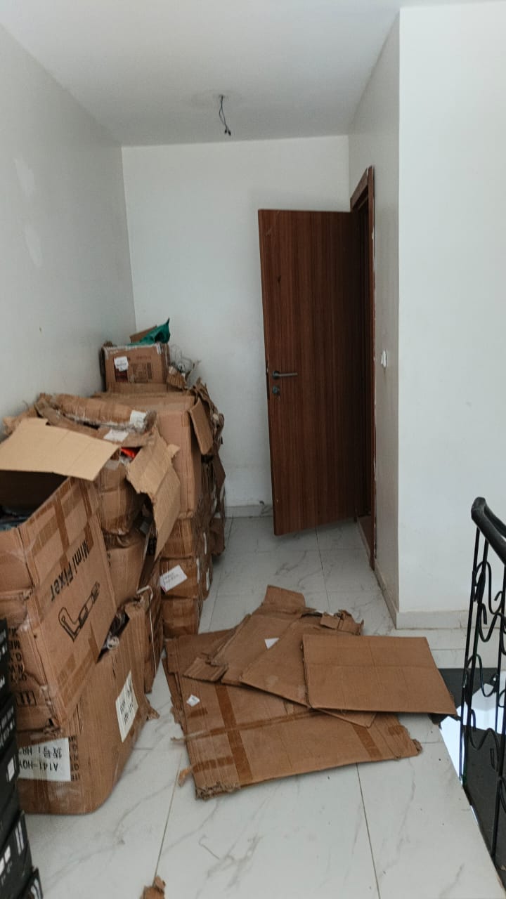 MAGASIN COMMERCIAL A 2 NIVEAU