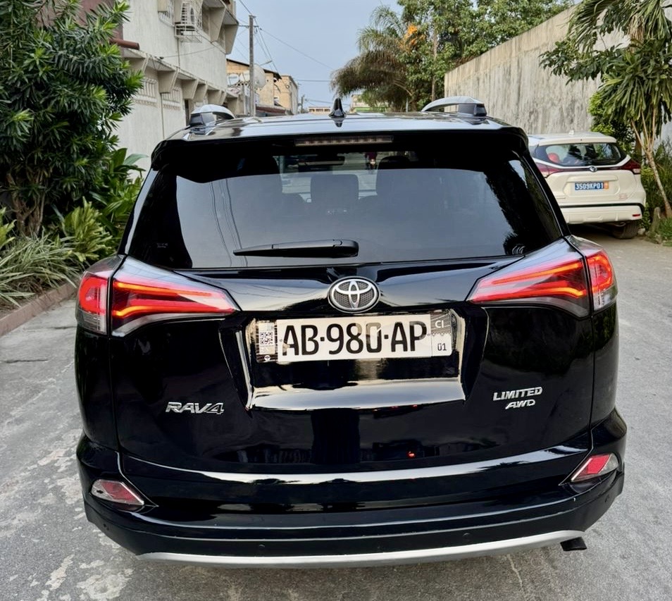 TOYOTA RAV4 ANNÉE 2017 FULL OPTIONS