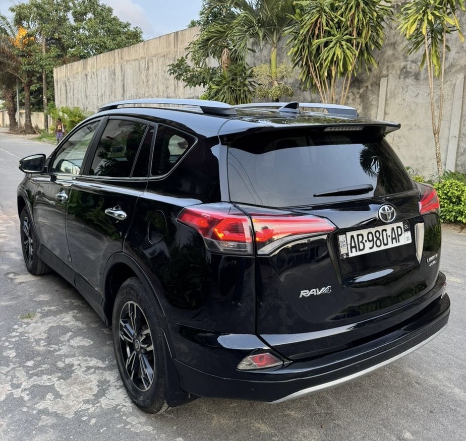 TOYOTA RAV4 ANNÉE 2017 FULL OPTIONS