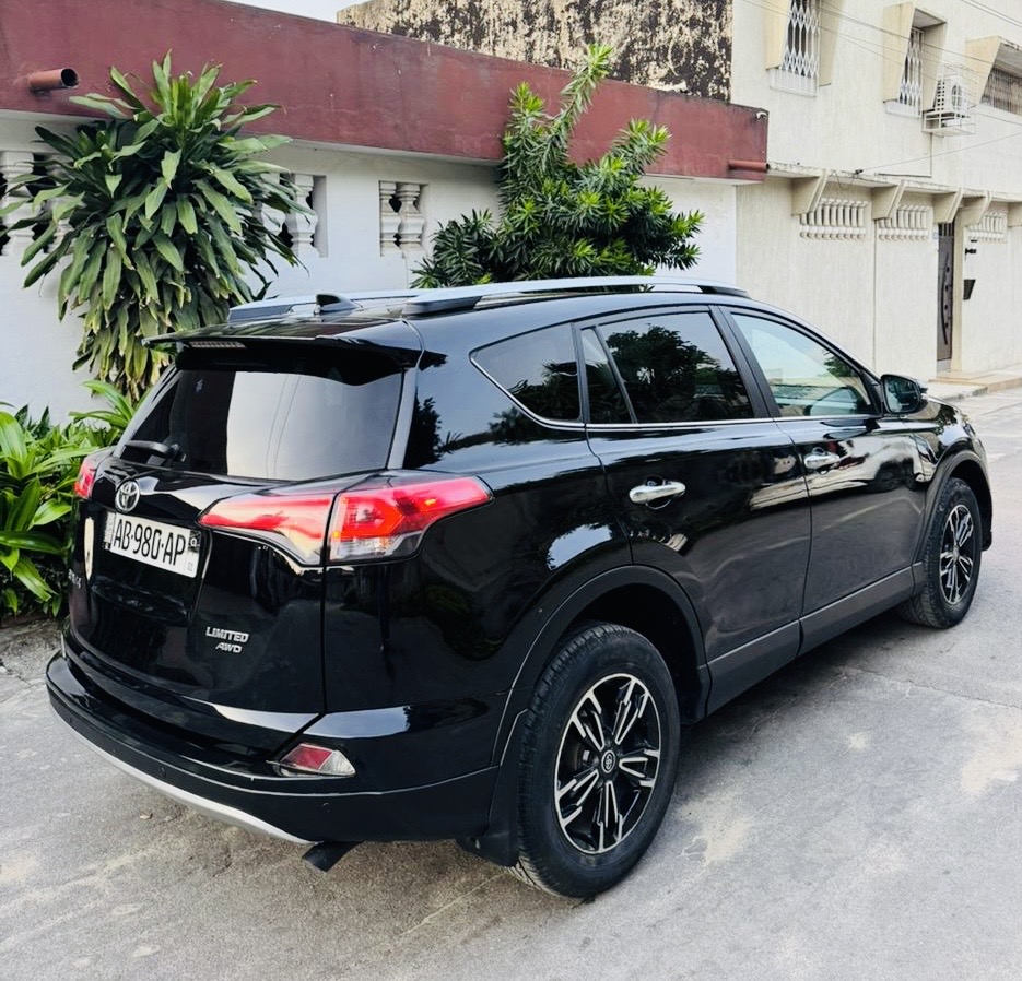 TOYOTA RAV4 ANNÉE 2017 FULL OPTIONS