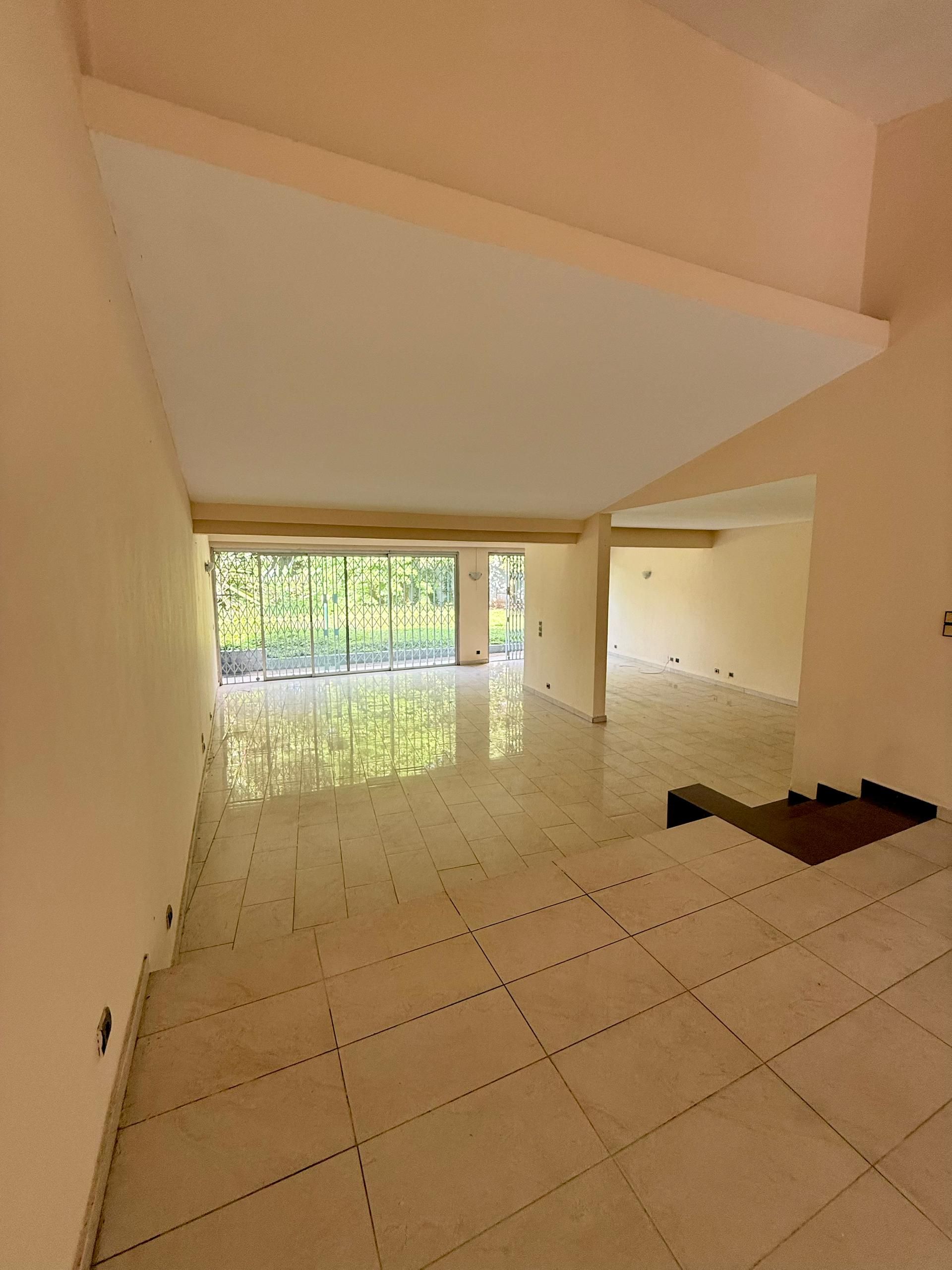 Louons une villa duplex avec piscine au Vallon