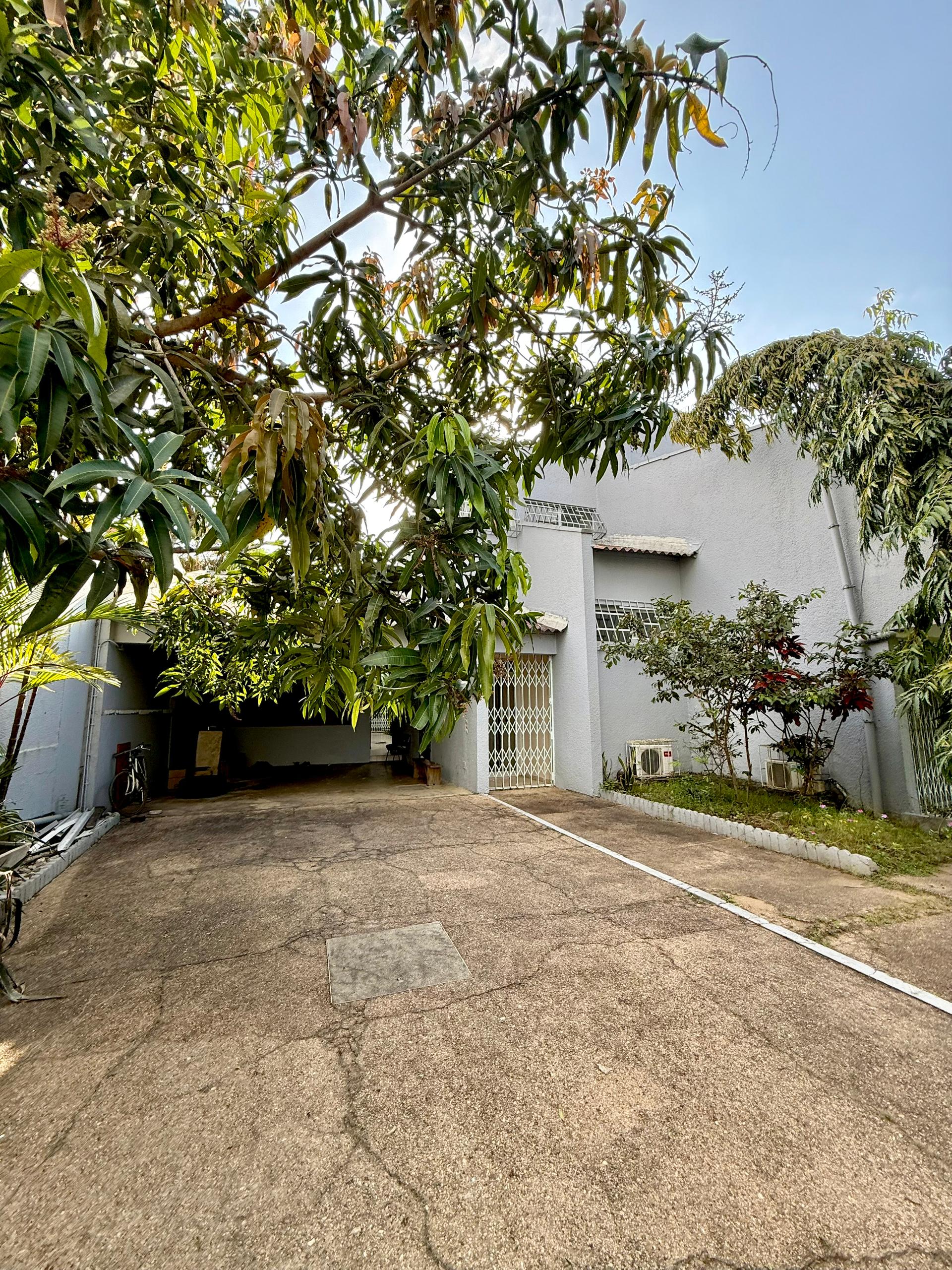 Louons une villa duplex avec piscine au Vallon
