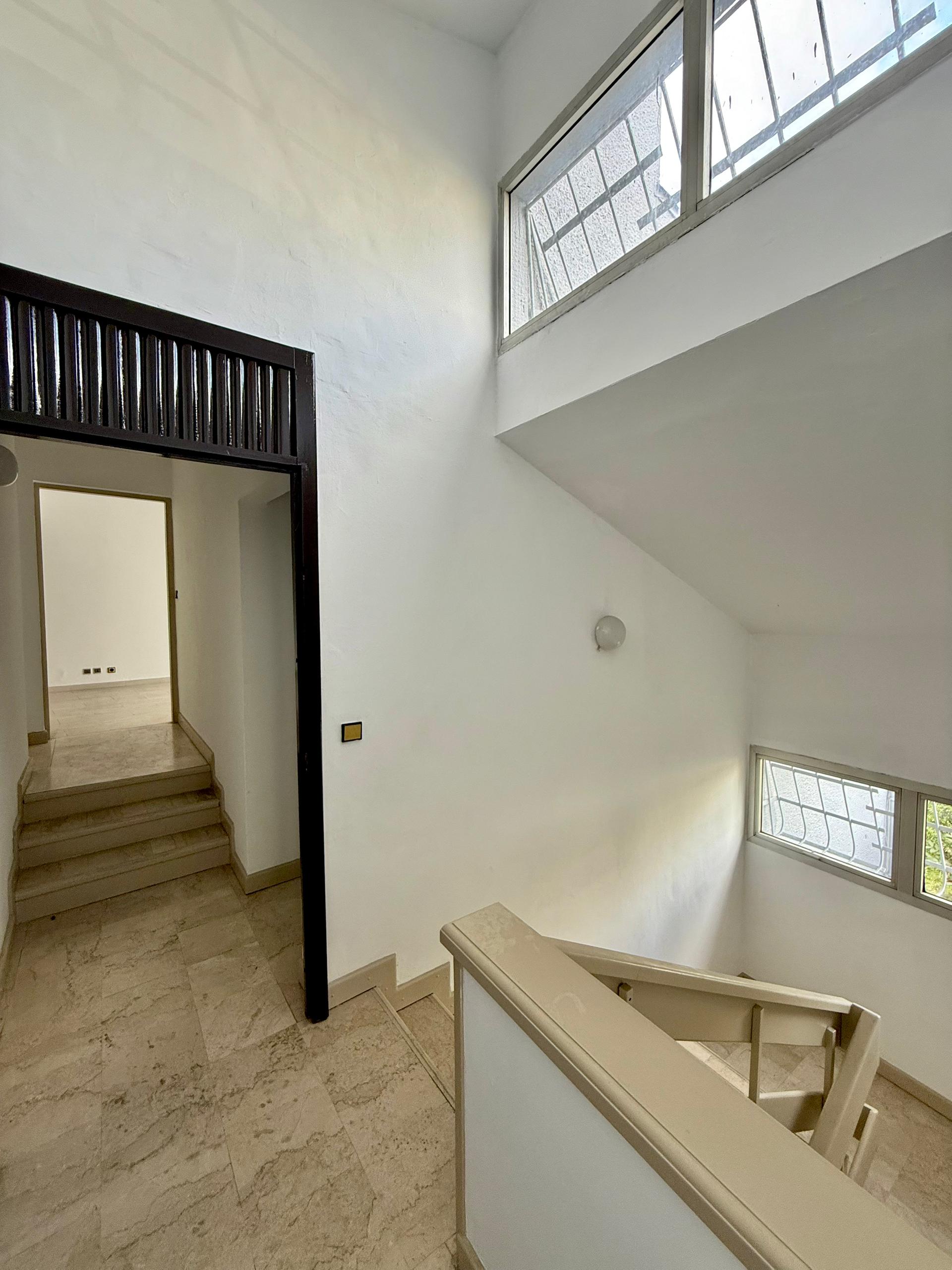 Louons une villa duplex avec piscine au Vallon