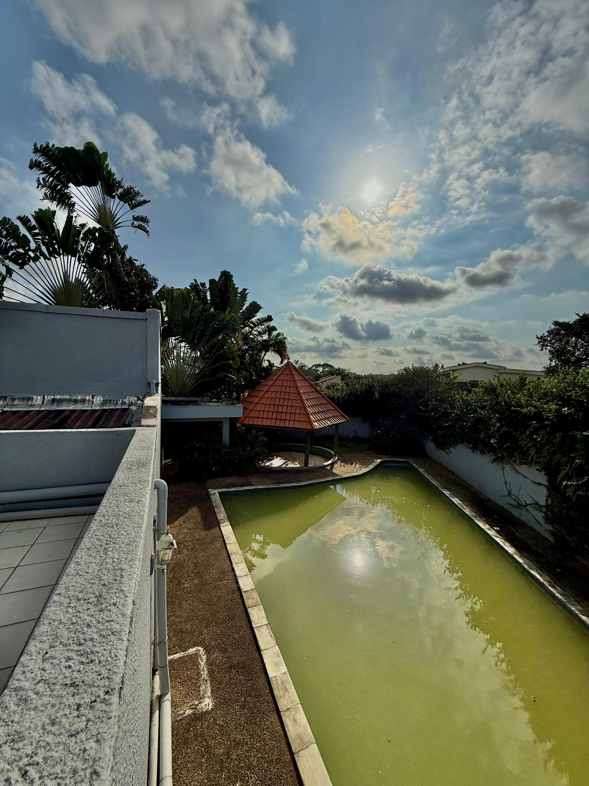 Louons une villa duplex avec piscine au Vallon
