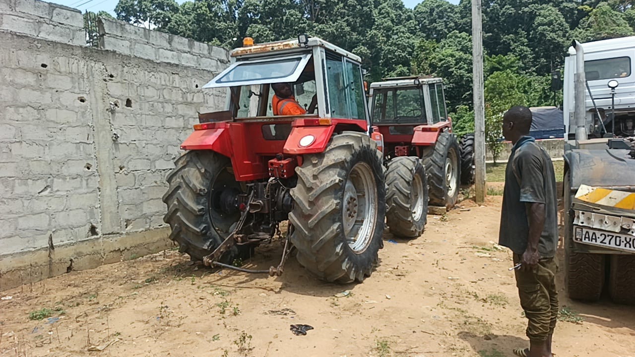 Tracteur agricole ferguson importé