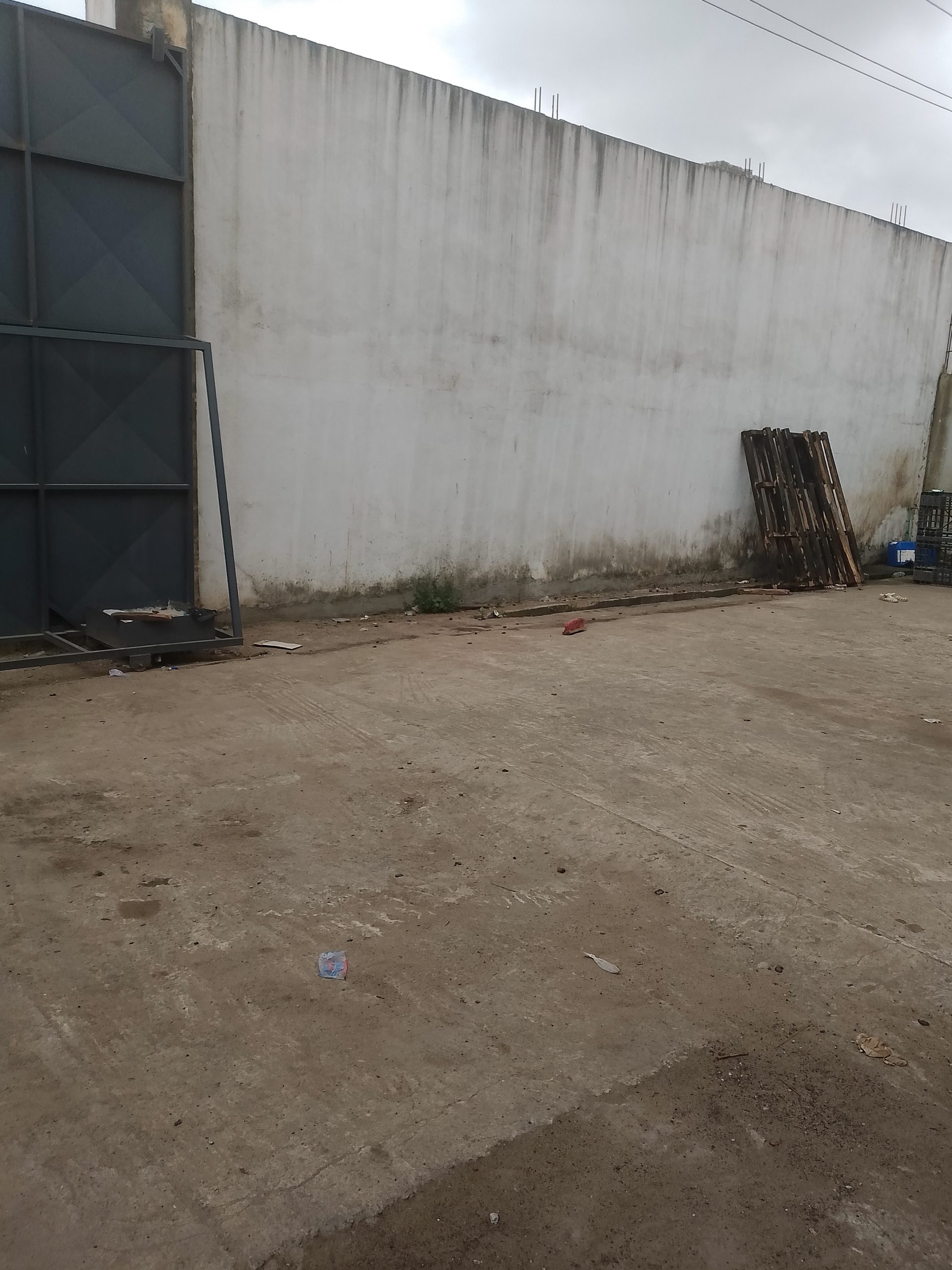 Location entrepot 1500 m2 à Yopougon- zone industrielle