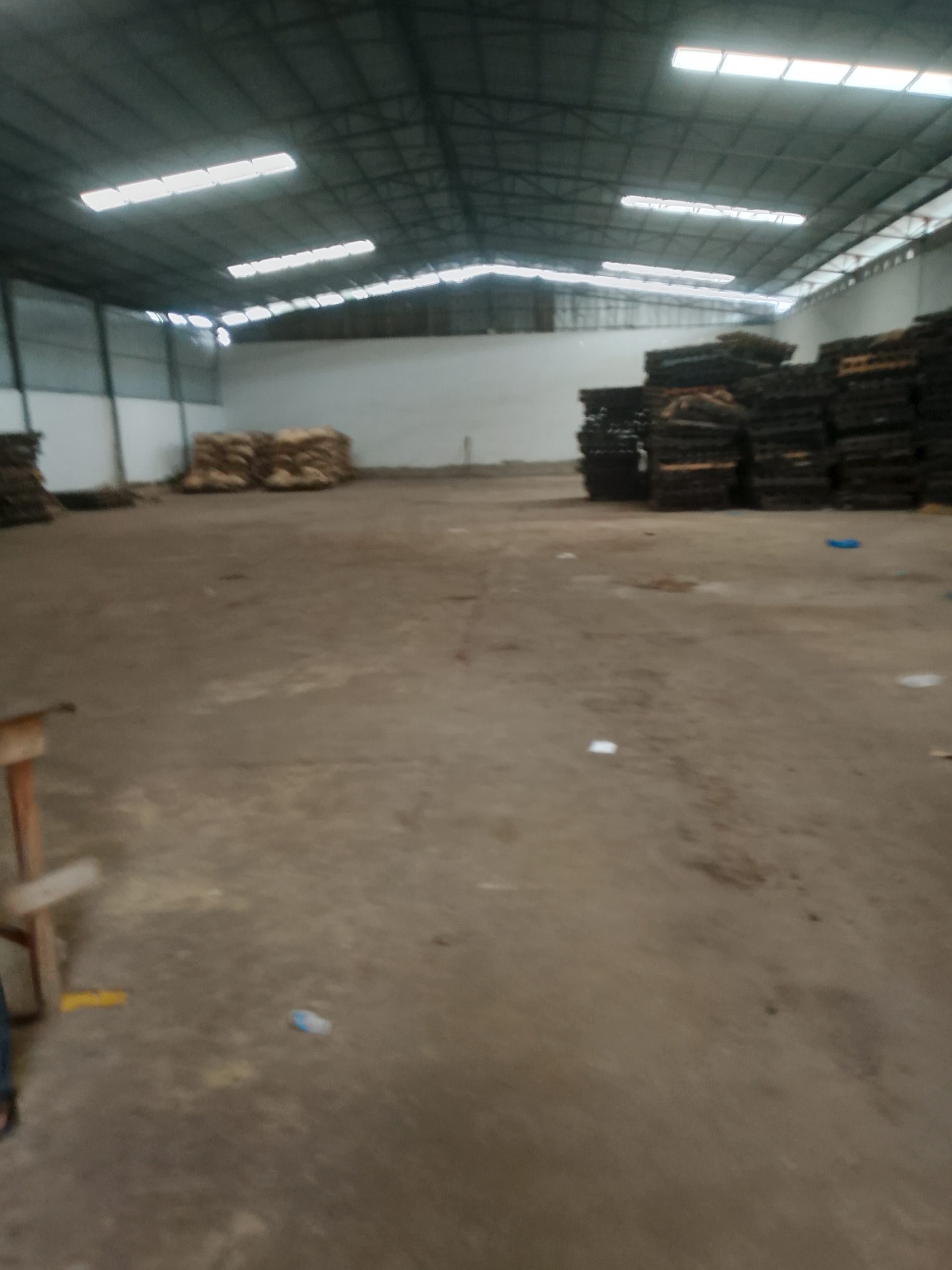 Location entrepot 1500 m2 à Yopougon- zone industrielle
