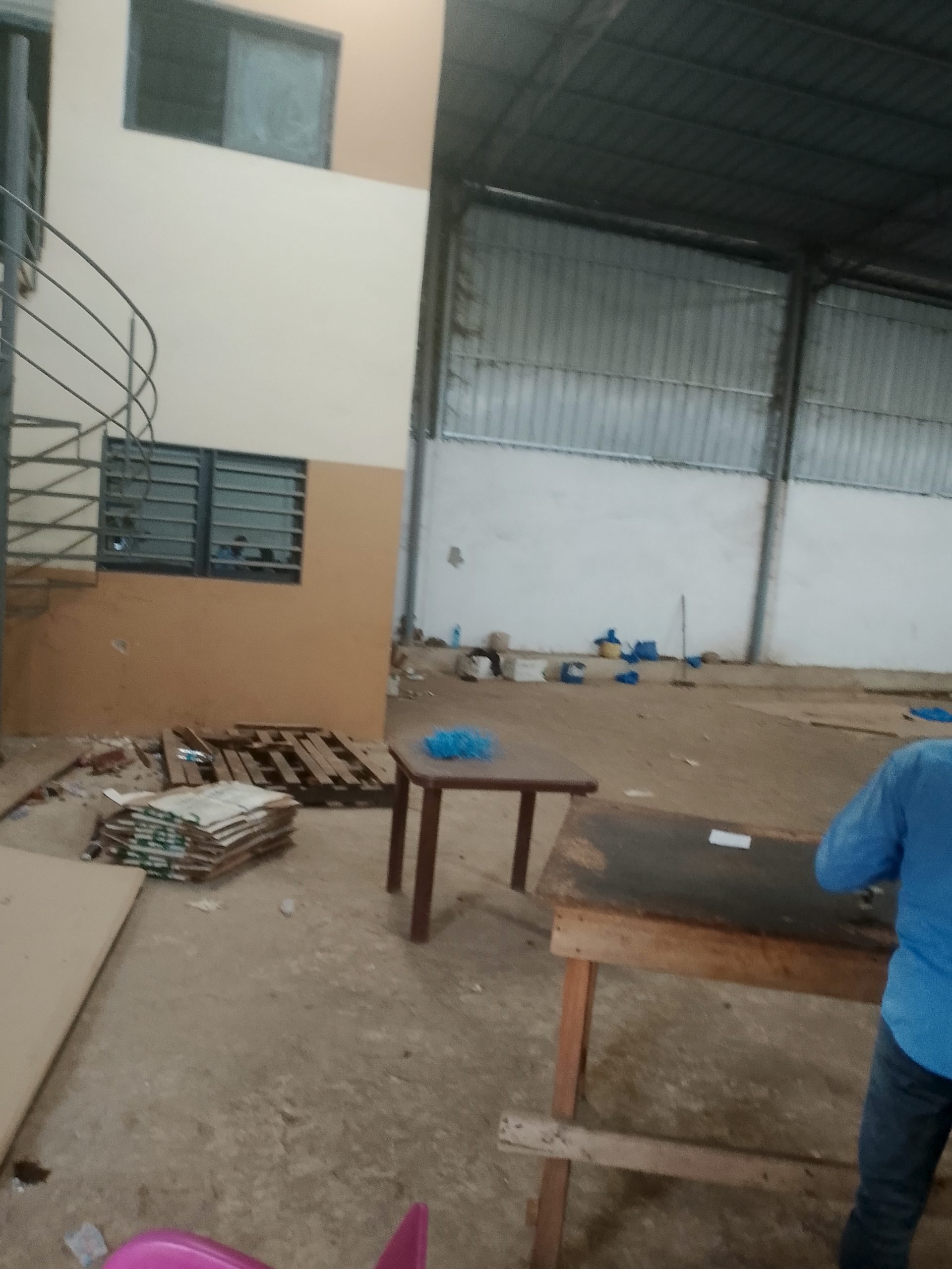 Location entrepot 1500 m2 à Yopougon- zone industrielle