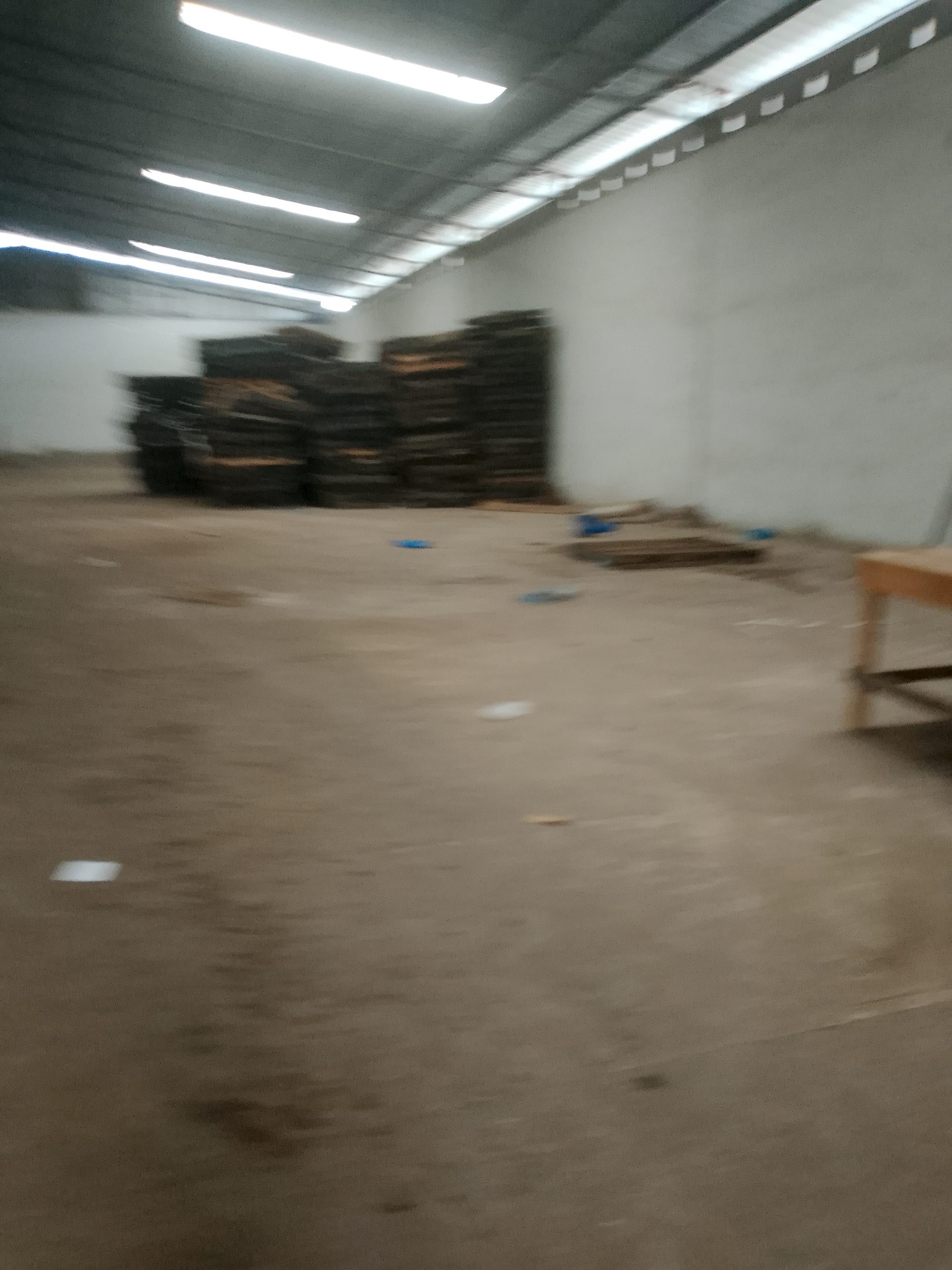Location entrepot 1500 m2 à Yopougon- zone industrielle