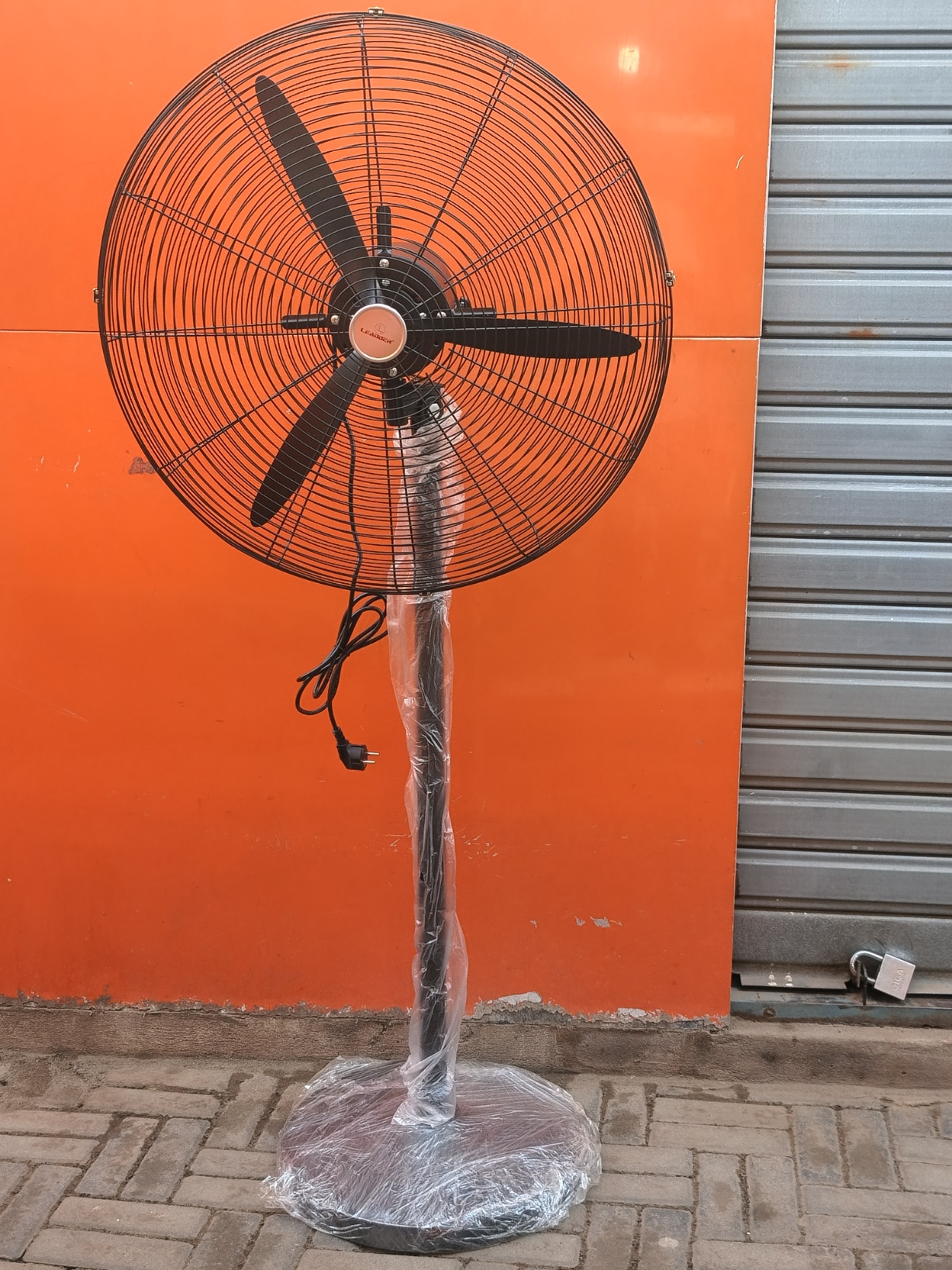 Ventilateur industriel 2en1 (sur pied et mural) De 26 Pouces