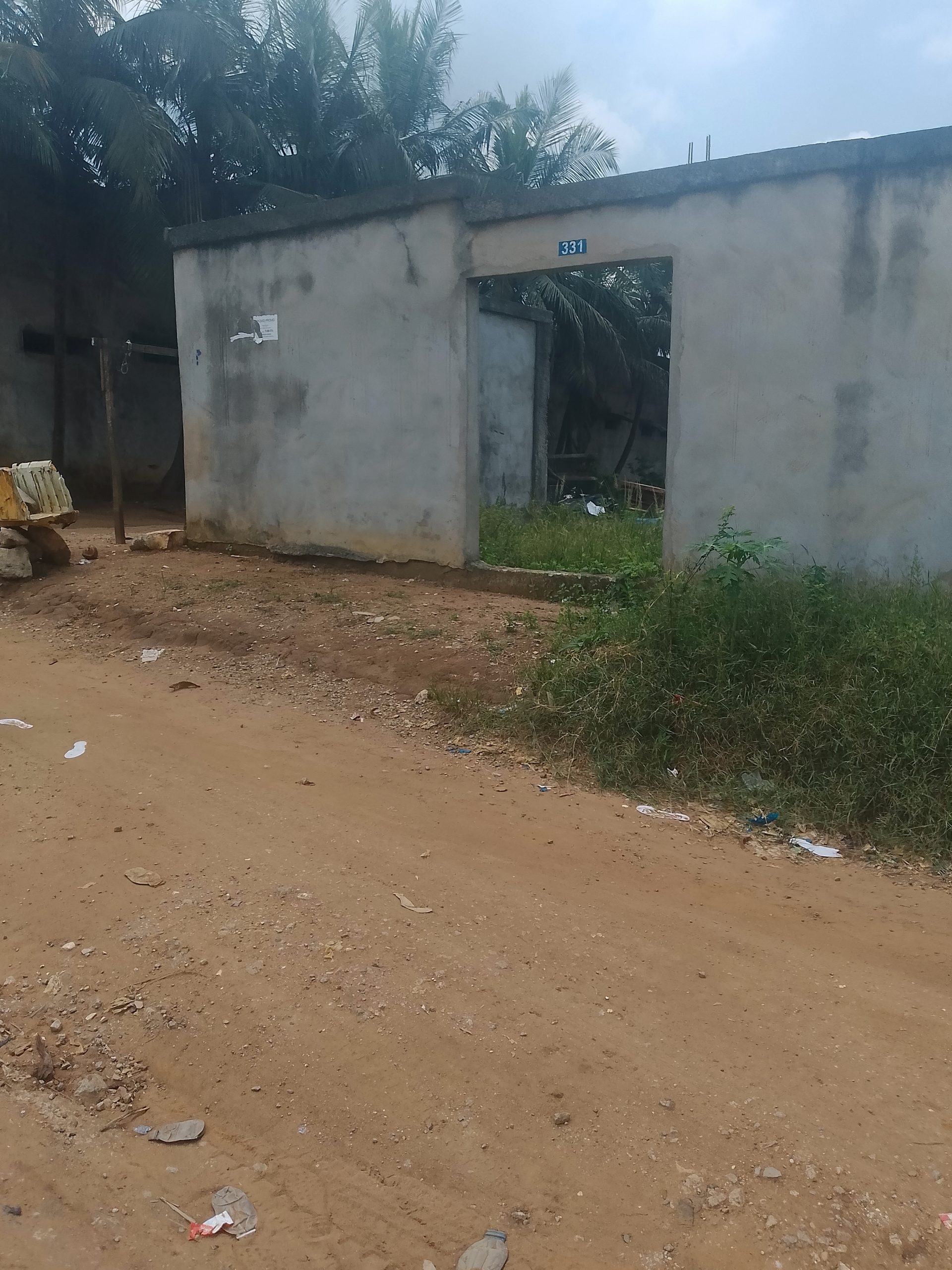 Terrain cloturé 6000 m2 à Yopougon- zone industrielle