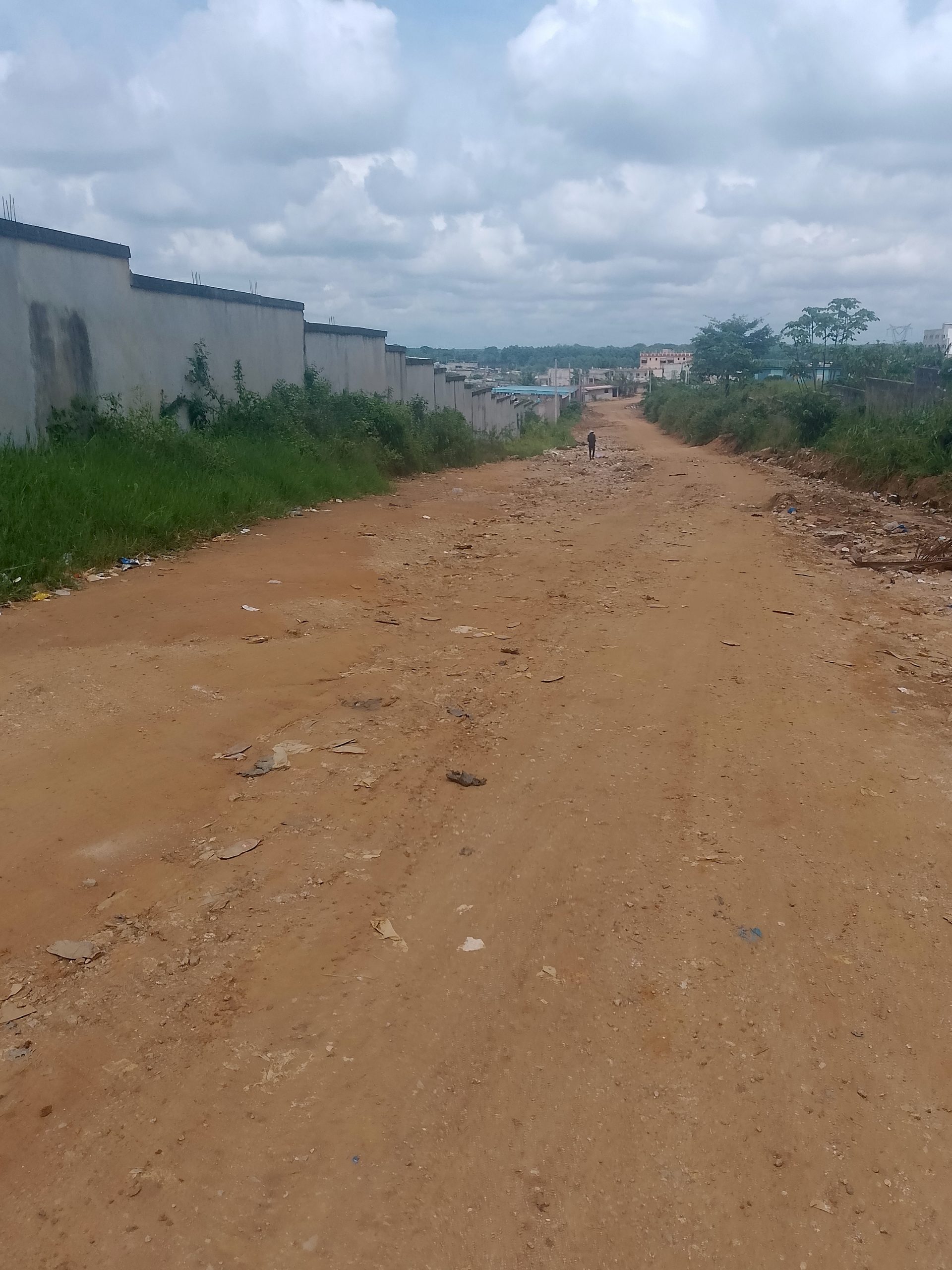 Terrain cloturé 6000 m2 à Yopougon- zone industrielle