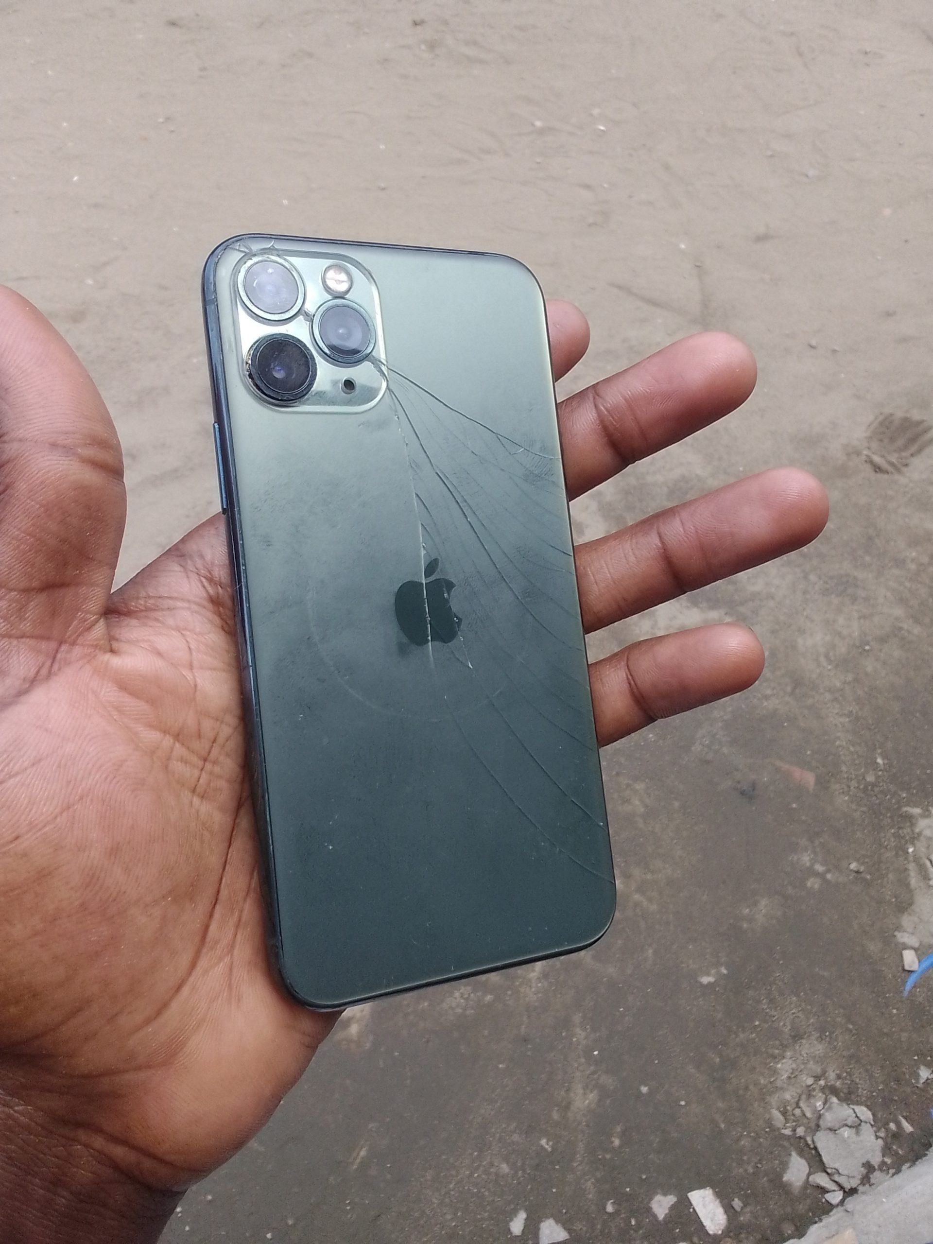 Iphone 11pro 64go sans ID