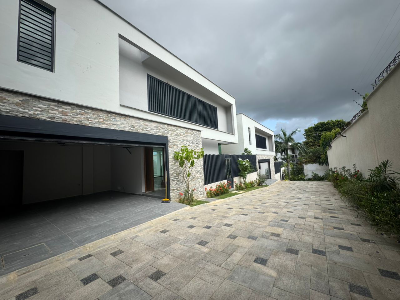Location d’une villa duplex de standing au Vallon