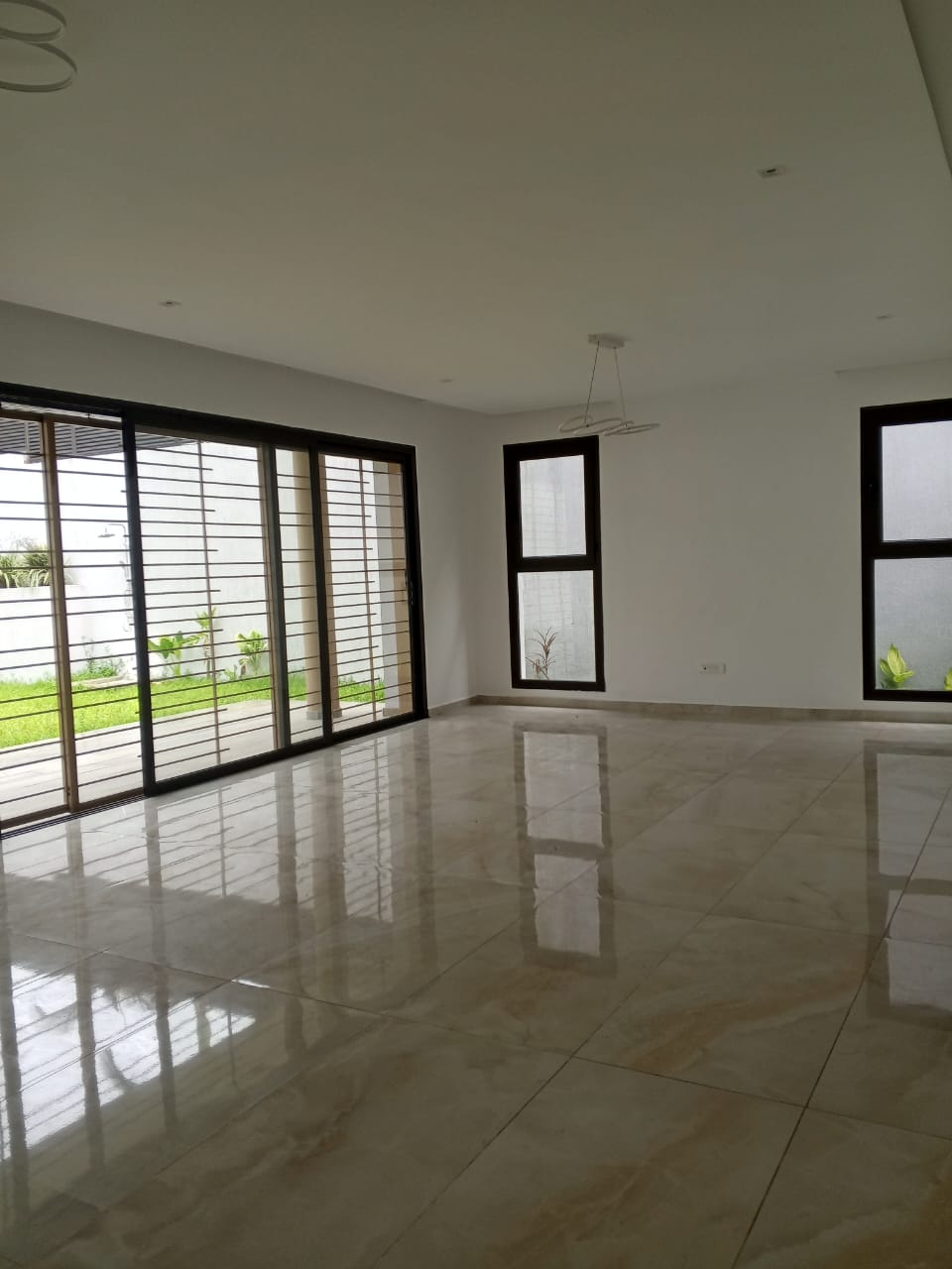 Location d’une villa duplex avec piscine a l’E.n.a