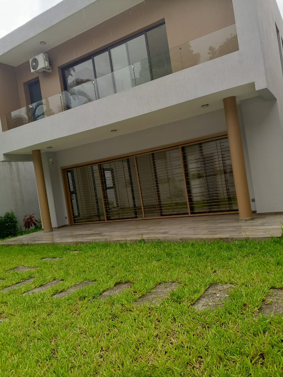 Location d’une villa duplex avec piscine a l’E.n.a