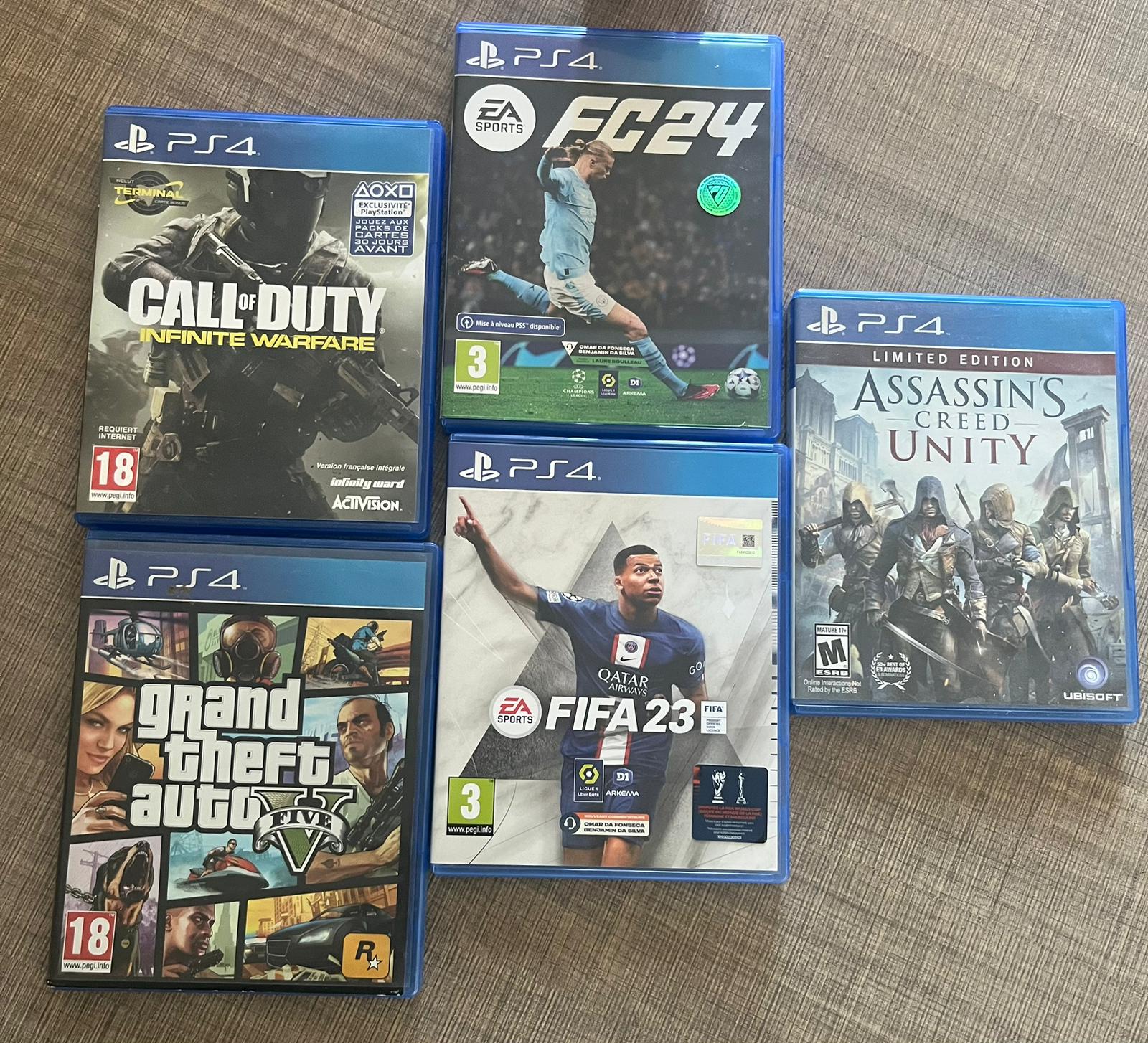 PS4 FAT 500Go + 3 manettes originales + 5 jeux