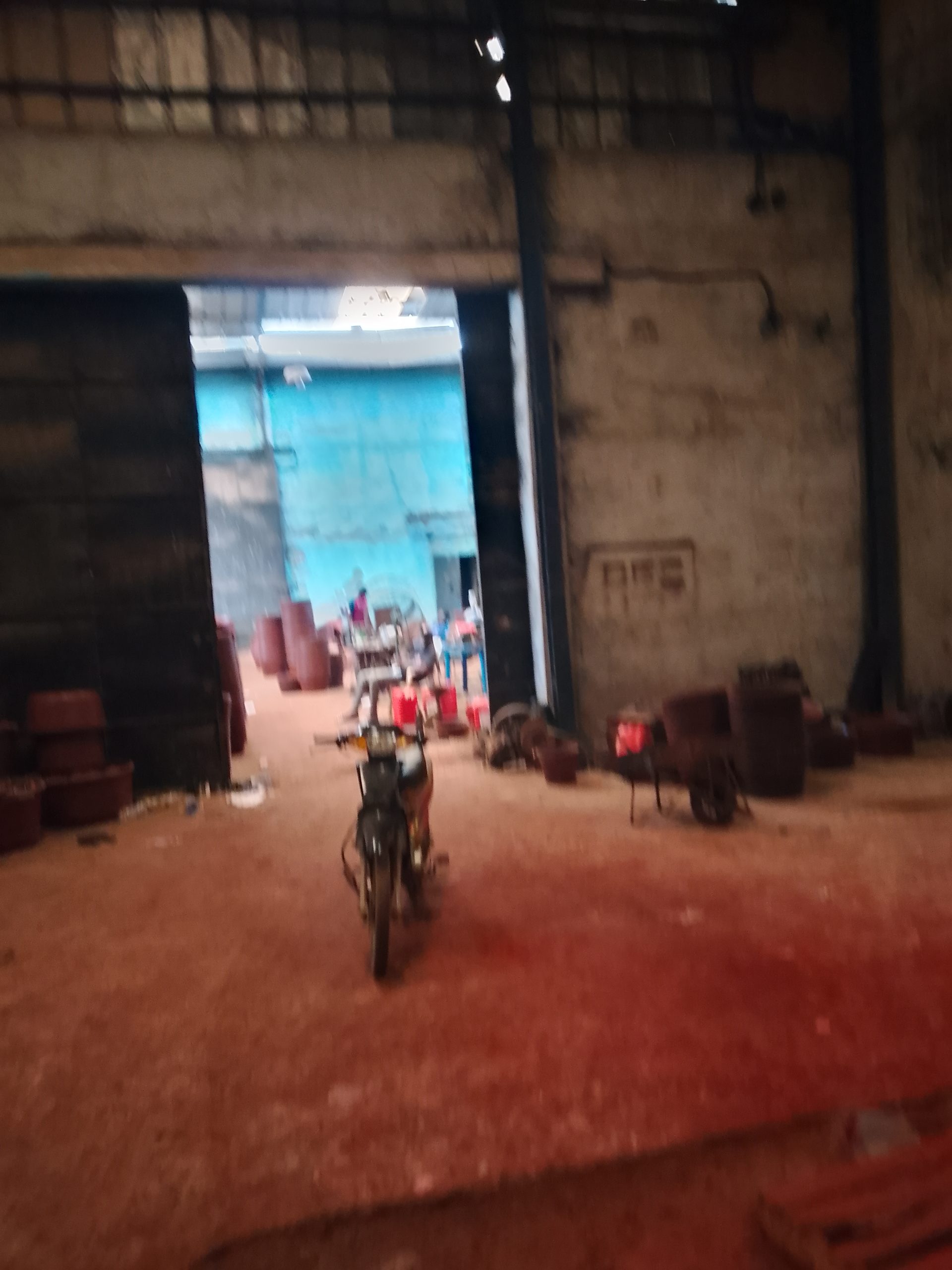 Location entrepôt 1200 M2 à Yopougon zone industrielle
