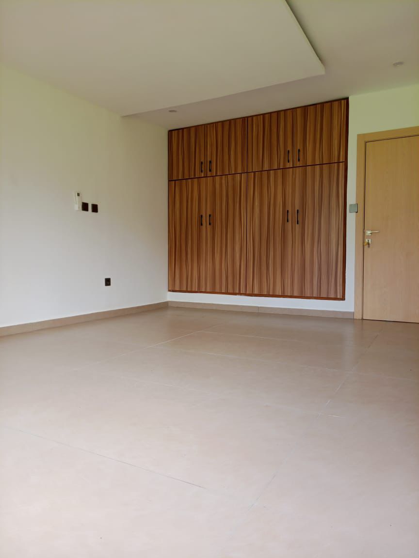 Villa basse avec piscine en location a Vridi