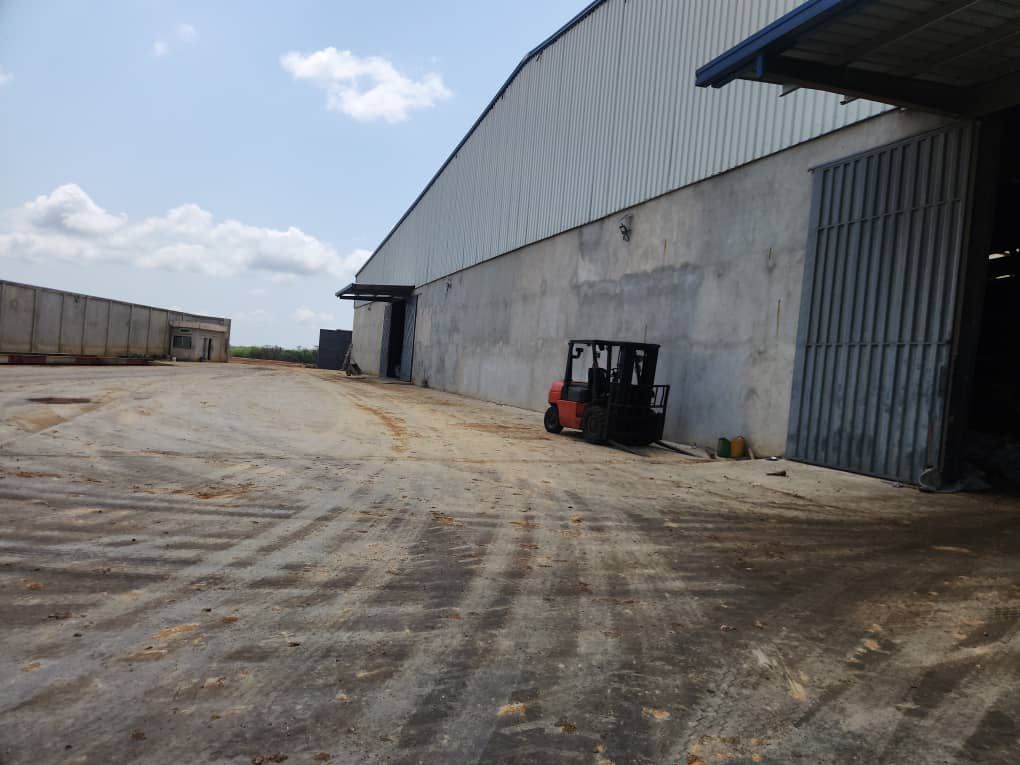 Gd Entrepôt en location a la nouvelle zone de Yopougon