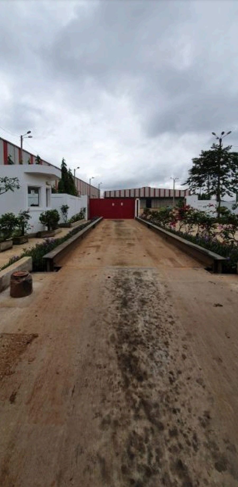 YOPOUGON Ancienne Industrielle vente entrepôt 22000m2 (2ha2000m2)