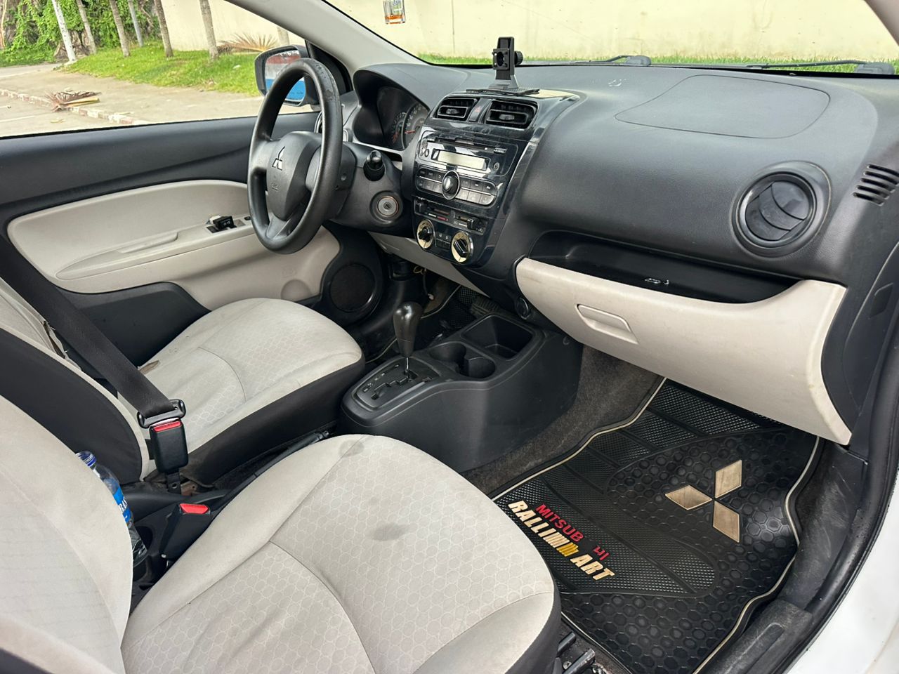 Mitsubishi Mirage en vente