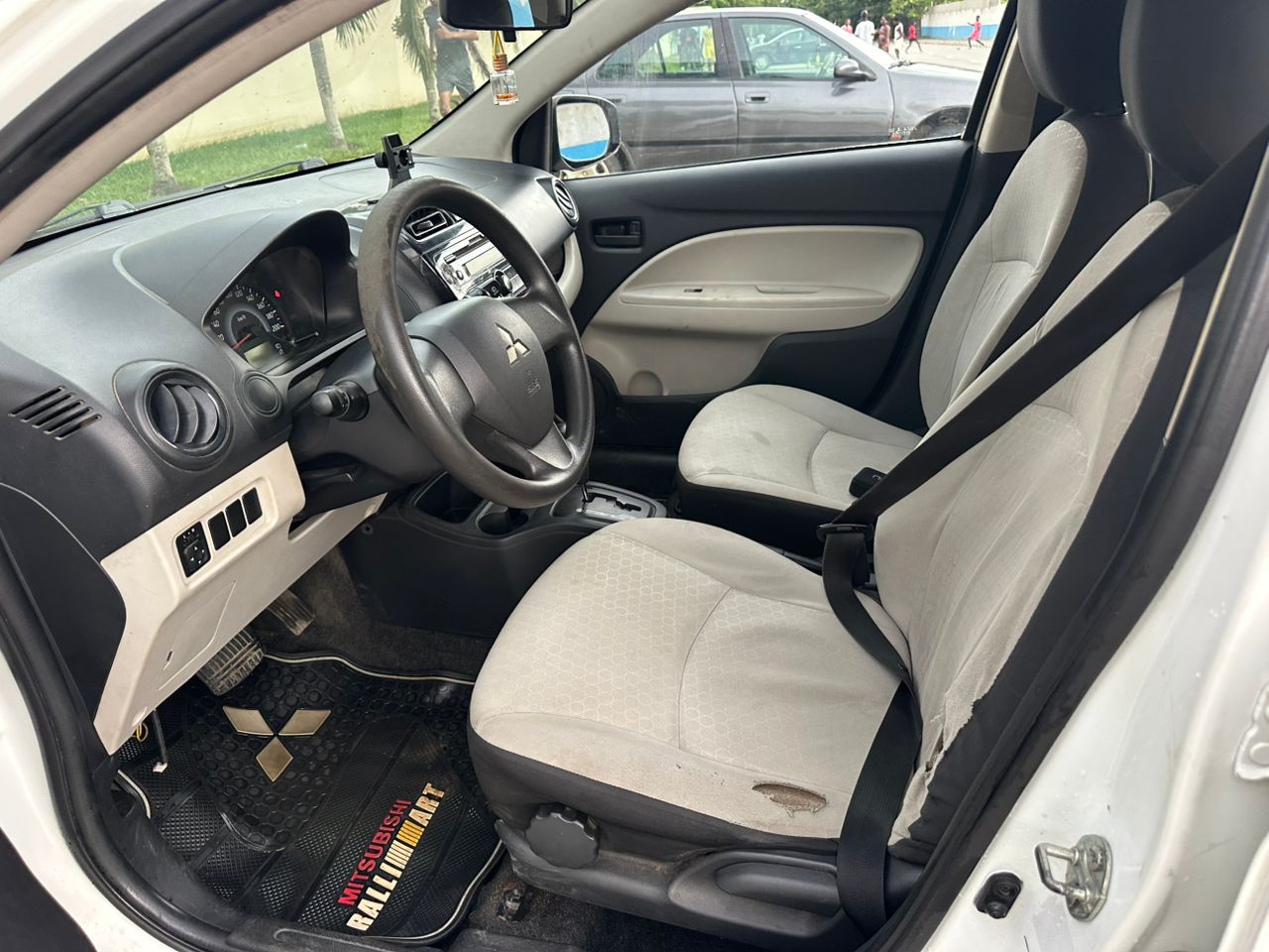 Mitsubishi Mirage en vente