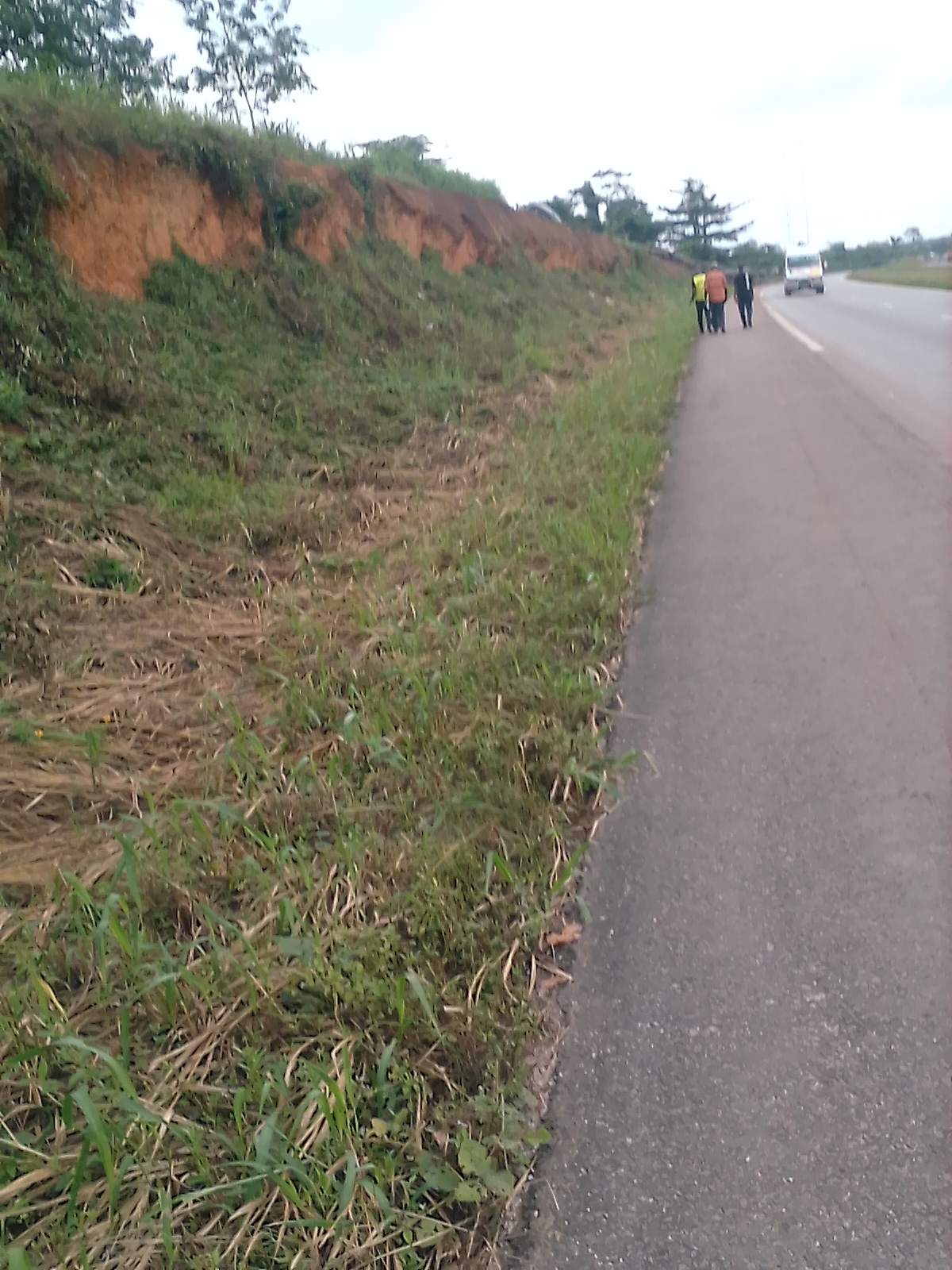 Terrains 400 m2 proche goudron à Anyama